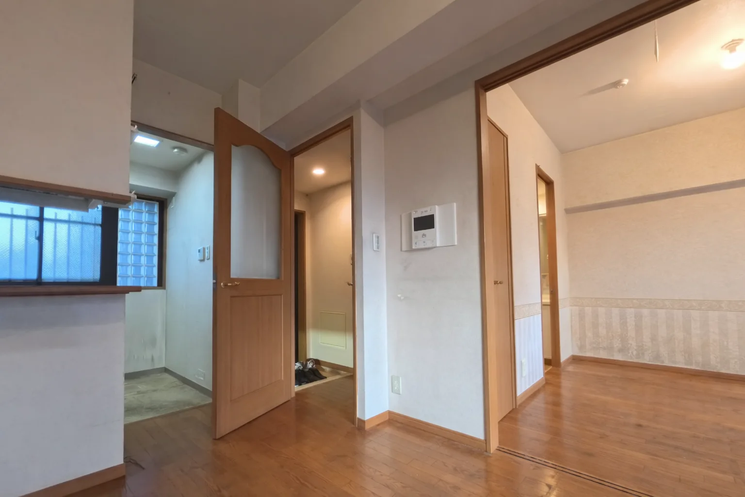 少し古めなフローリングの部屋
