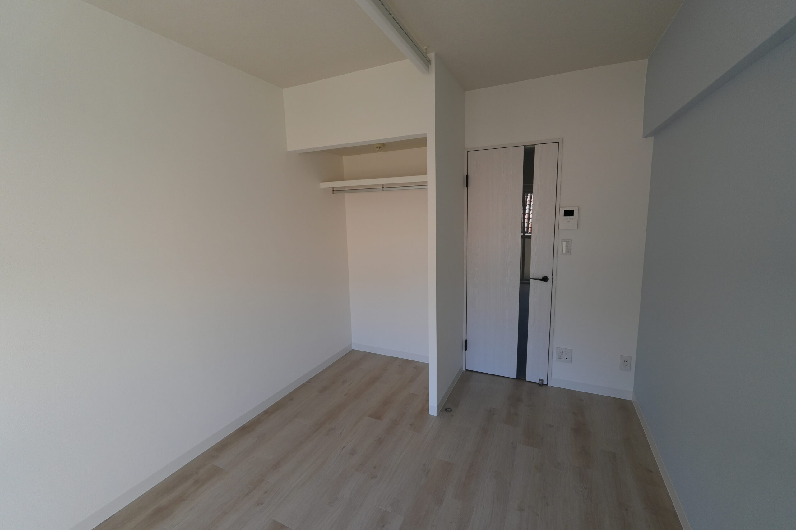 ビフォーアフター_建具_パナソニック_べリティス_ホワイトアッシュ_居室_1K_静岡鉄道_1部屋目