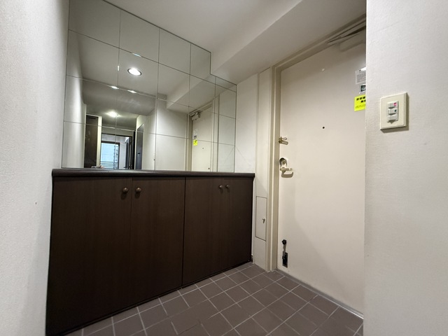 神奈川県横浜市_分譲マンション_リノベーション_ビフォー_玄関_3LDK