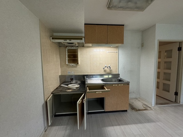 千葉県市川市_2LDK_賃貸_リノベーション前_ブロックキッチン