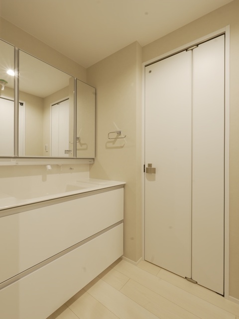 東京都渋谷区_4LDK分譲マンション_リノベーション後 _独立洗面台_パナソニックのウツクシーズ