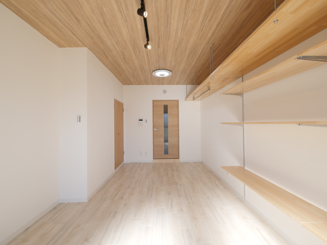 神奈川県横浜市_分譲賃貸マンション_1K_リフォーム後_ライティングレール_収納棚_大工工事