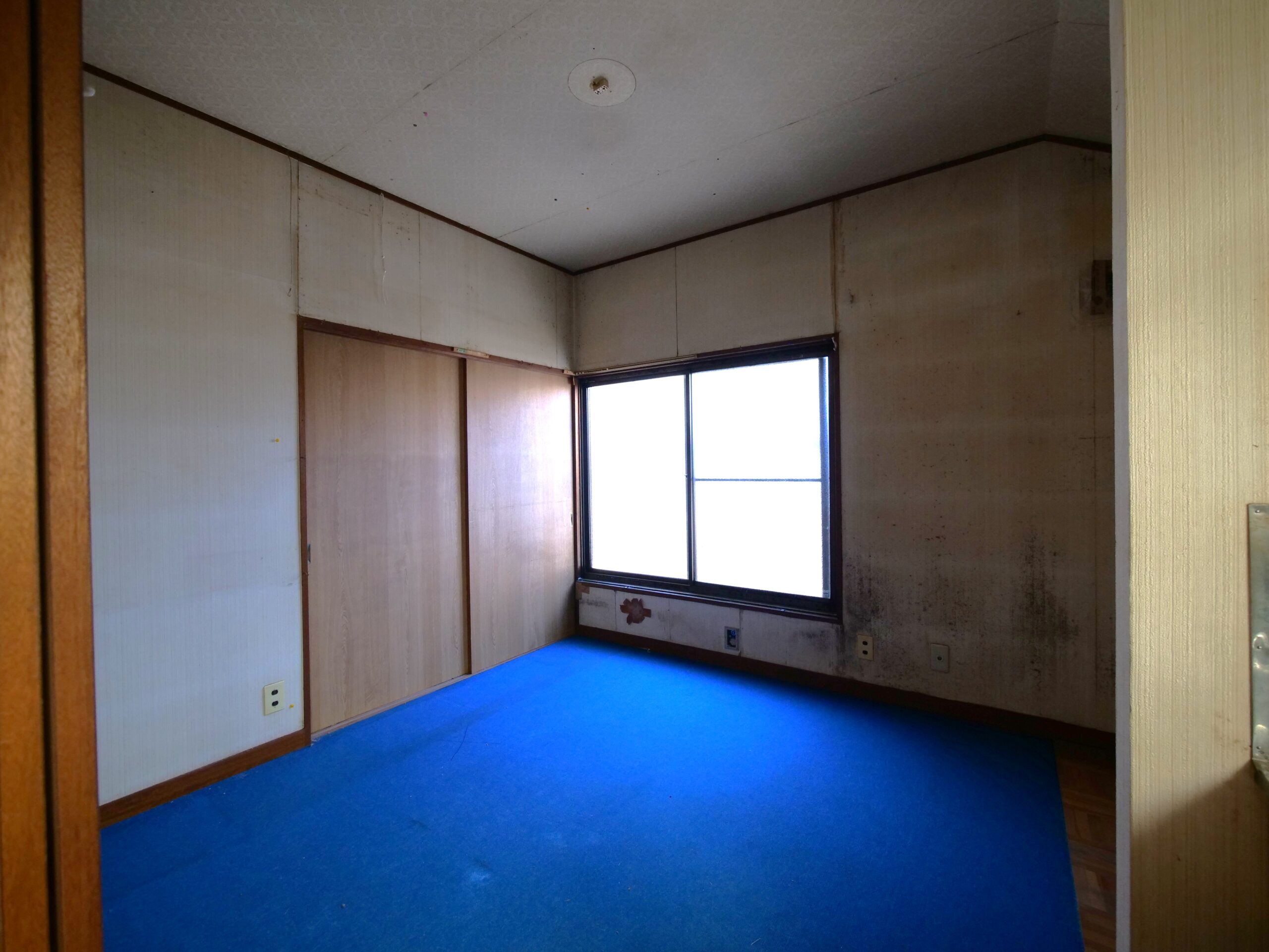 ビフォー_2階_4、5畳_居室_石目調塩ビタイル_3DK