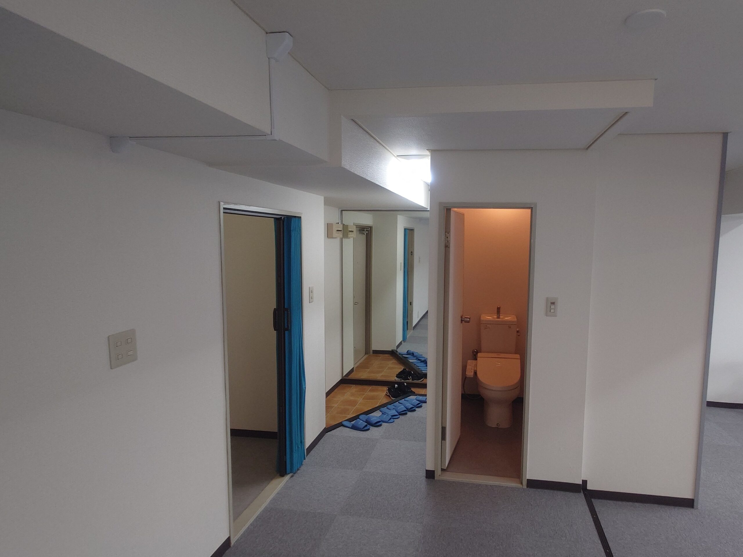 ビフォー_トイレ入り口_移設_1R