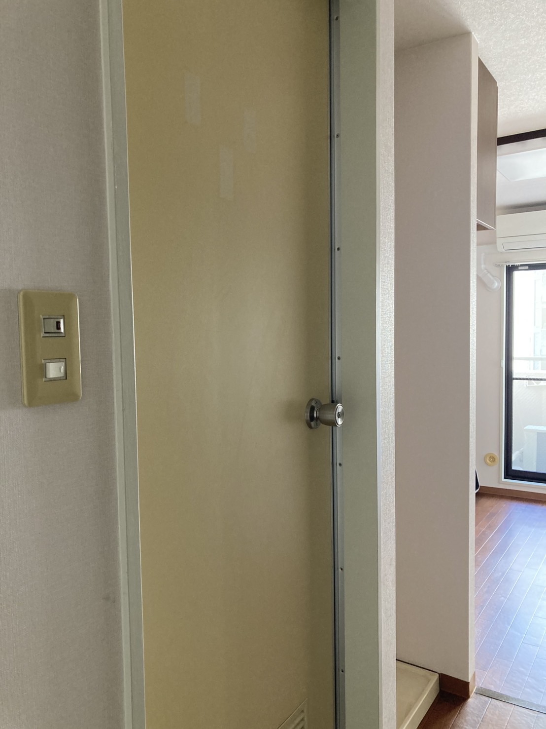 ビフォー_トイレ＆シャワールーム_パナソニック_S＆PⅡ_建具_３LDK