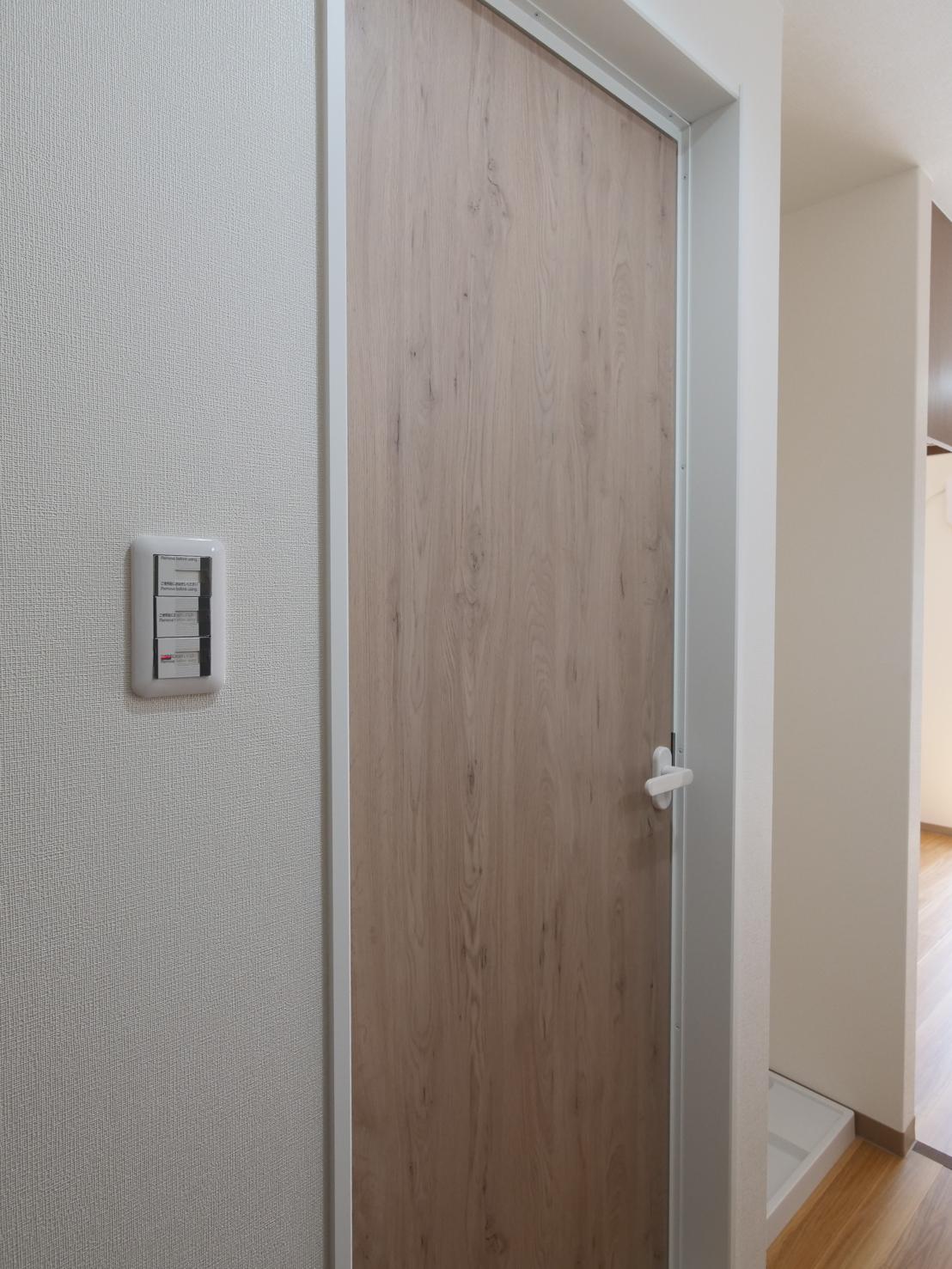ビフォーアフター_トイレ＆シャワールーム_パナソニック_S＆PⅡ_建具_３LDK