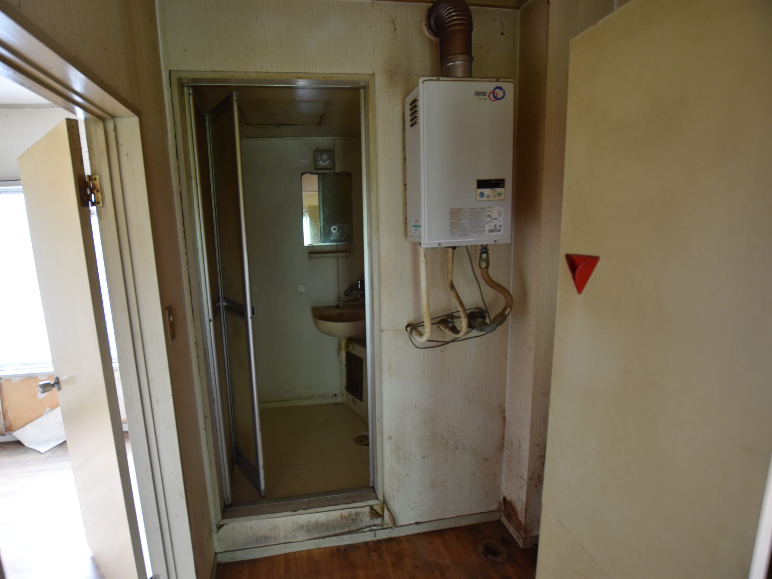ビフォー_給湯器_2DK