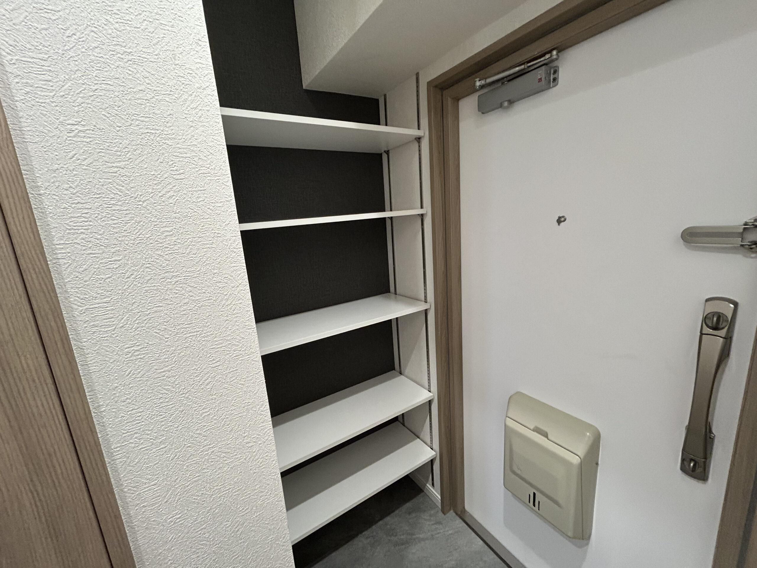 ビフォーアフター_玄関_稼働棚付きオープン収納_江東区_2LDK