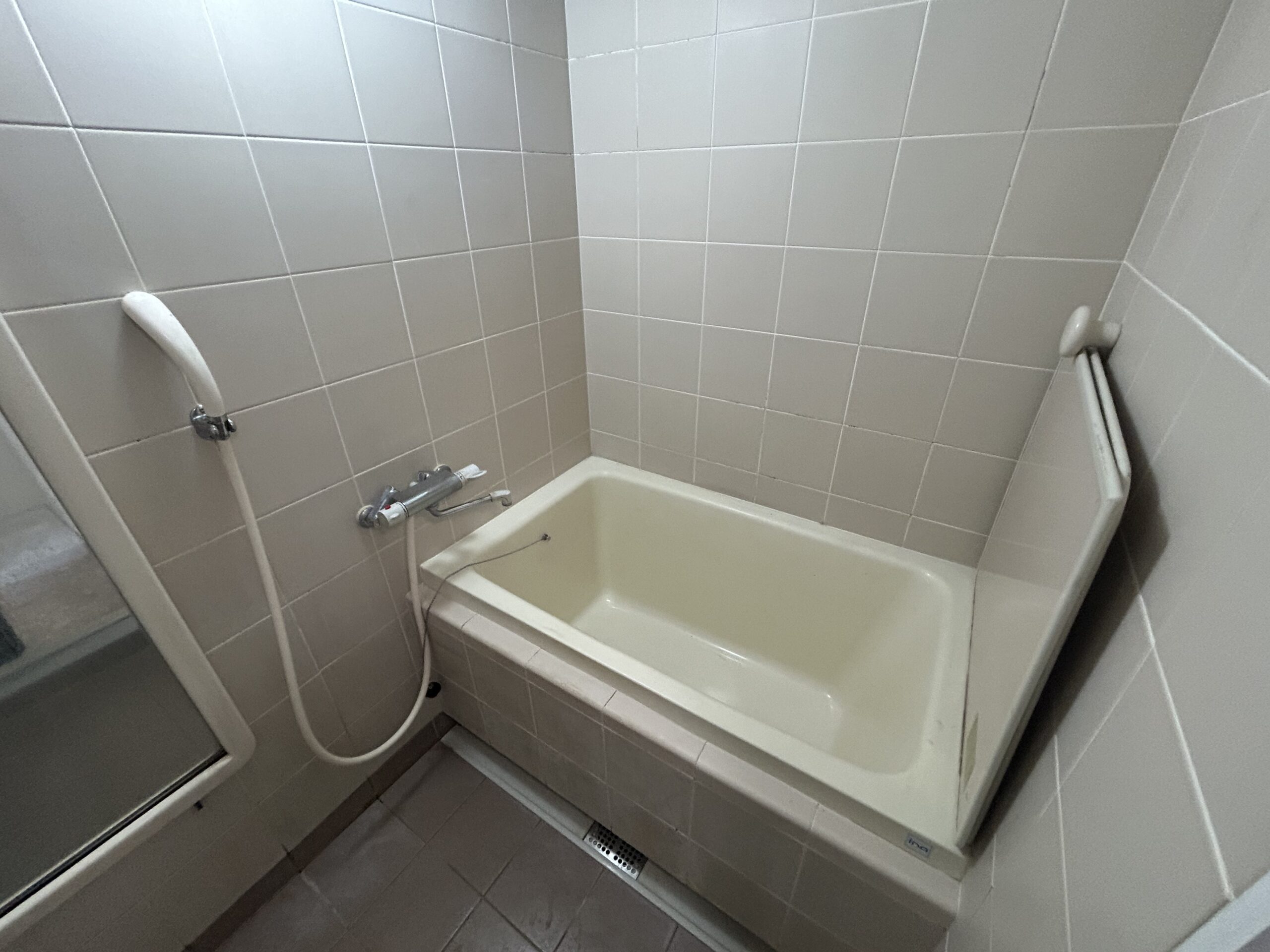 ビフォー_浴室_リクシル_リノビオP_2SLDK