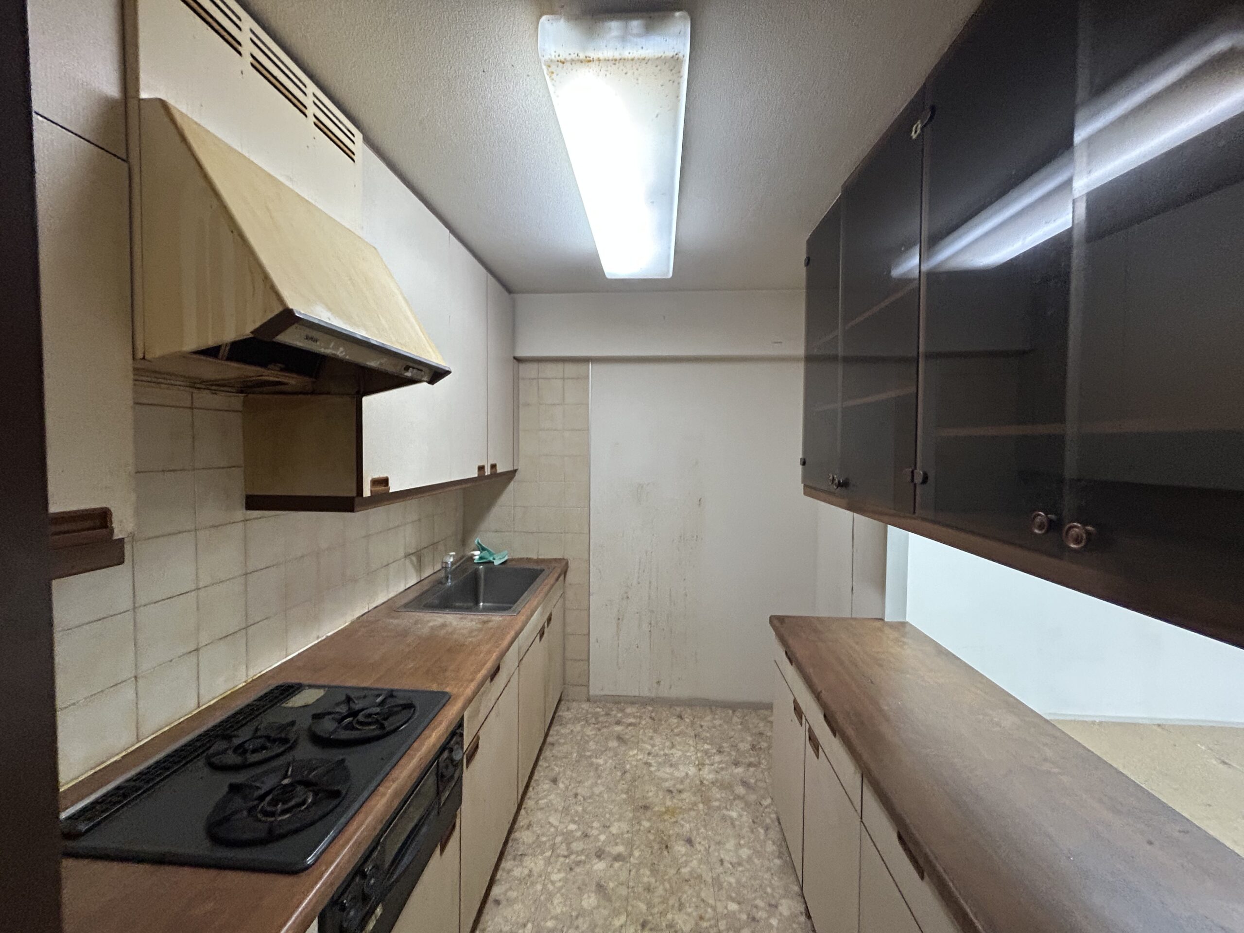 ビフォー_キッチン_リクシル_シエラS_グレージュスタッコ_2SLDK