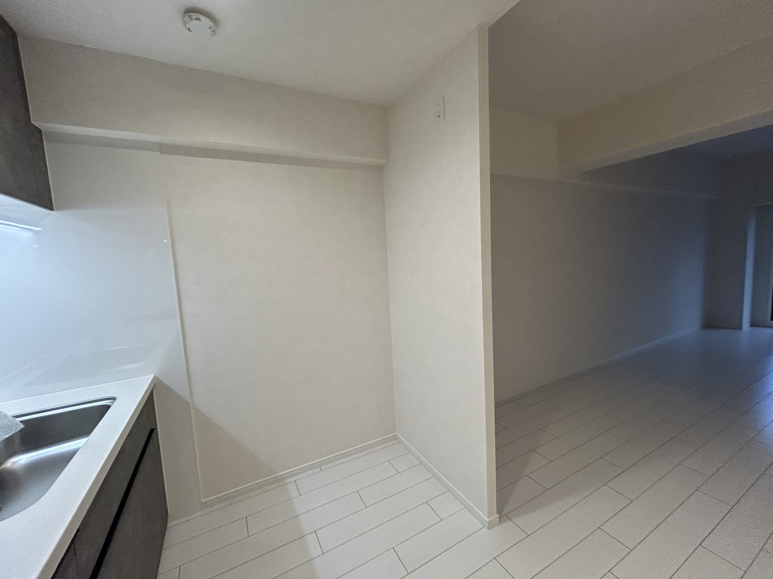 ビフォーアフター_キッチン_冷蔵庫置き場_2SLDK