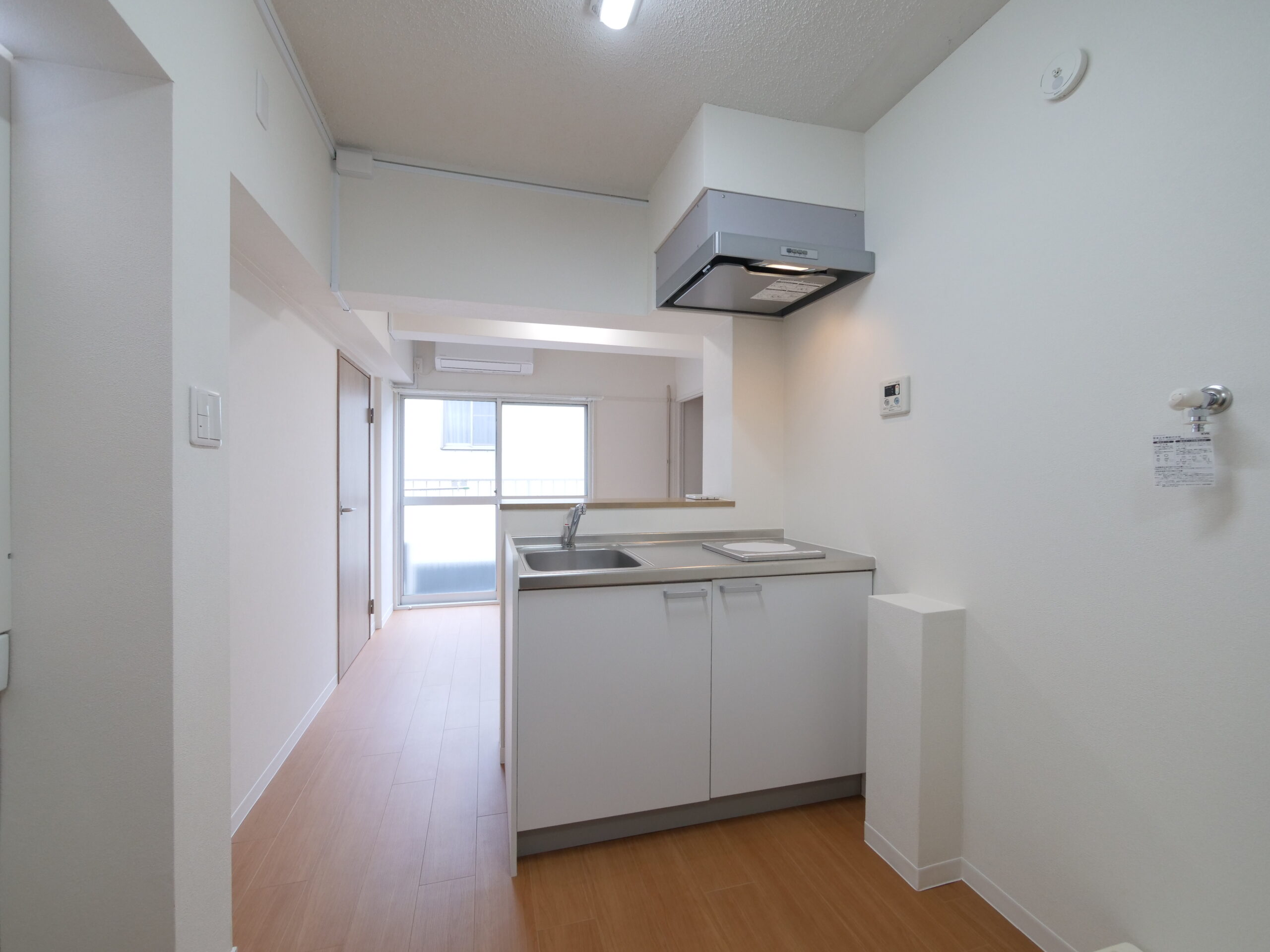 ビフォー_アフターキッチン_排水管ボックス_１LDK