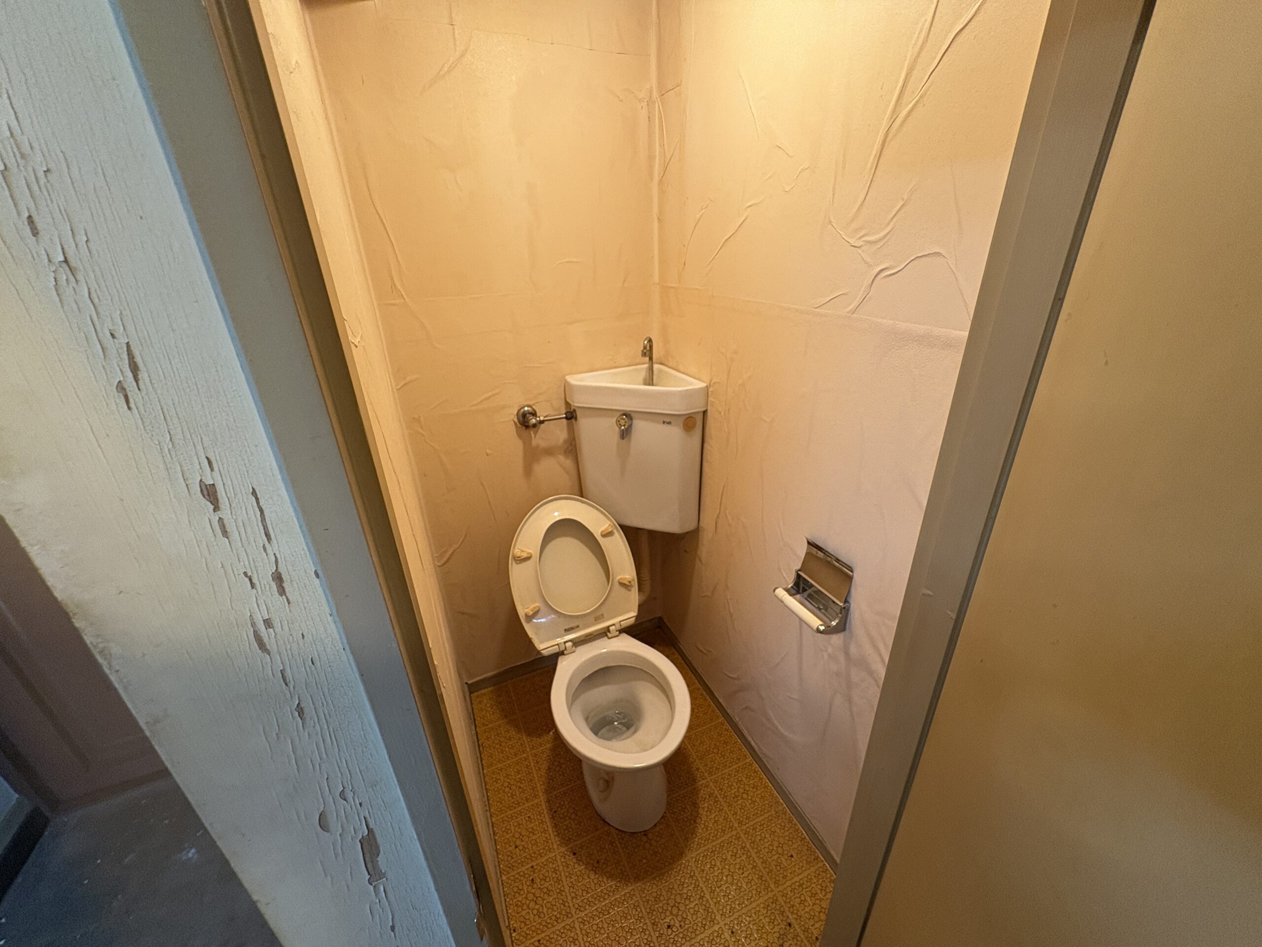 ビフォー_トイレ_リクシル_正面配置_１LDK