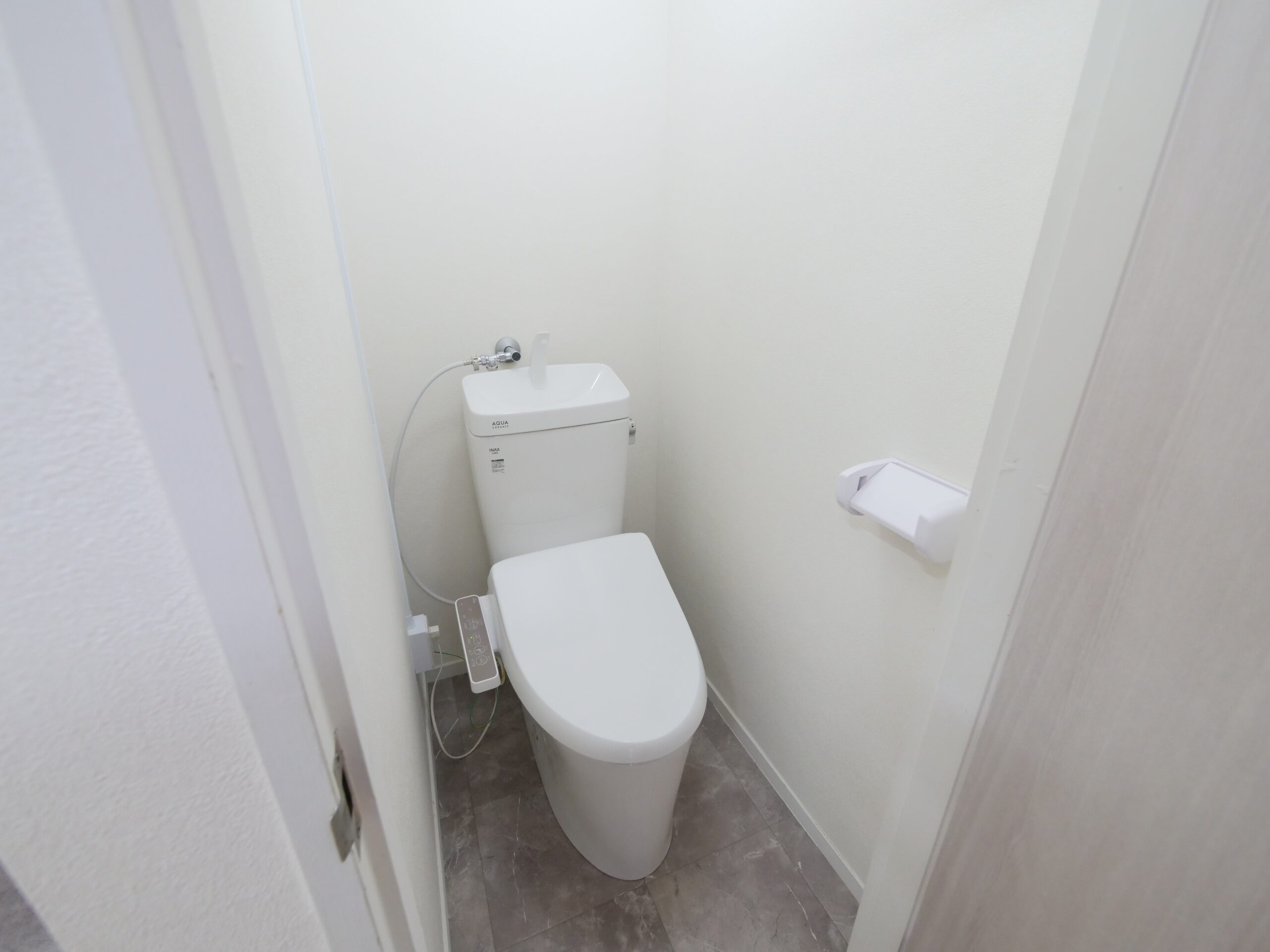 ビフォーアフター_トイレ_リクシル_正面配置_１LDK