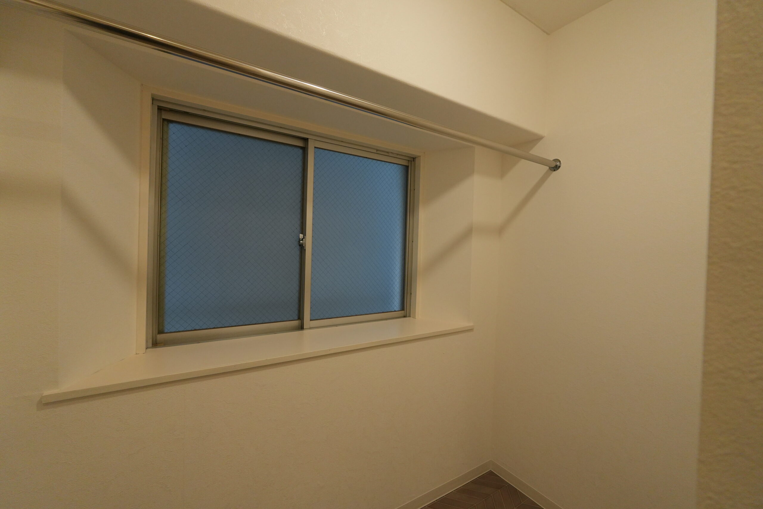 ビフォーアフター_洋室リフォーム_ウォークインクローゼット_パイプハンガー_1LDK