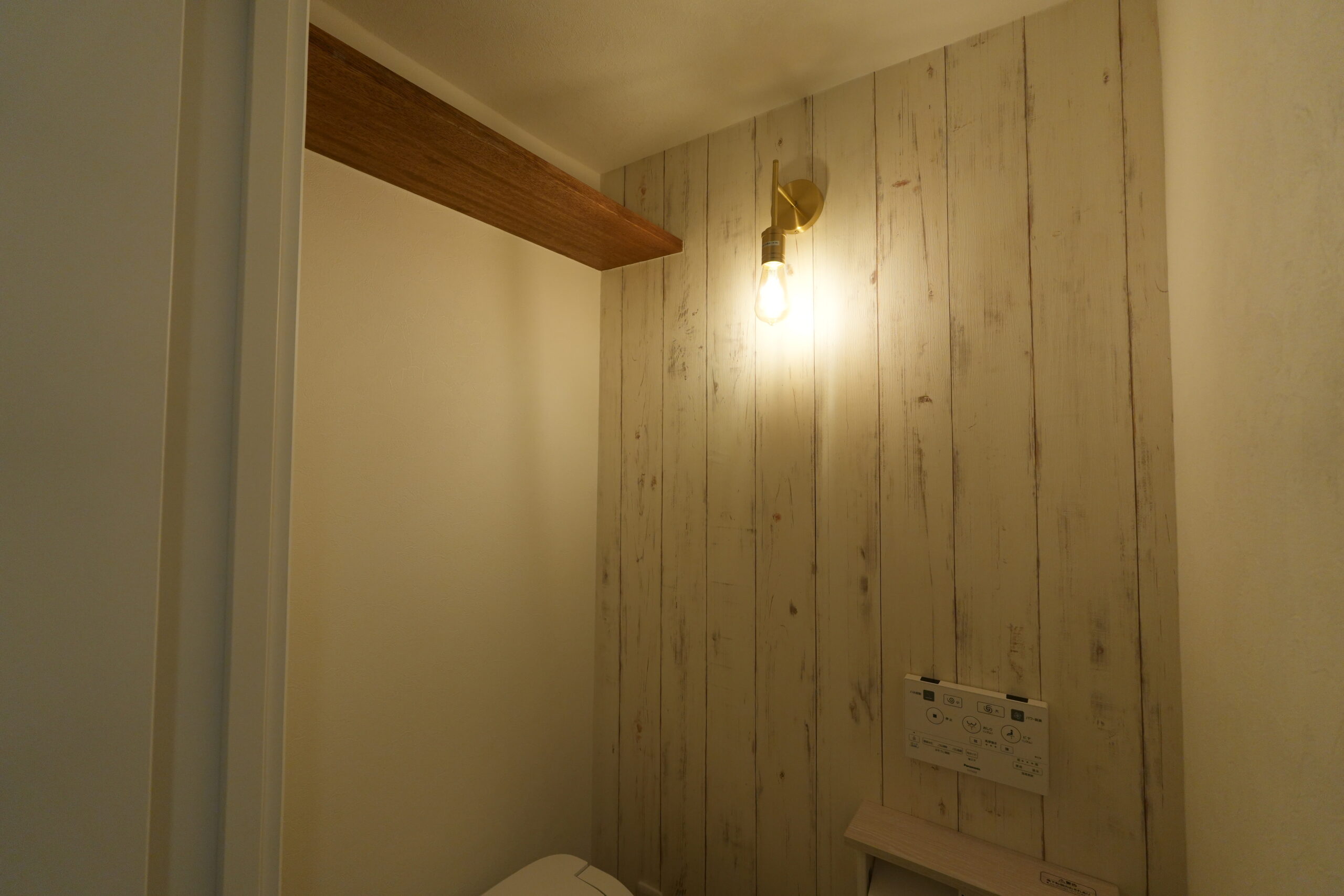 ビフォーアフター_トイレ照明_既存棚__1LDK