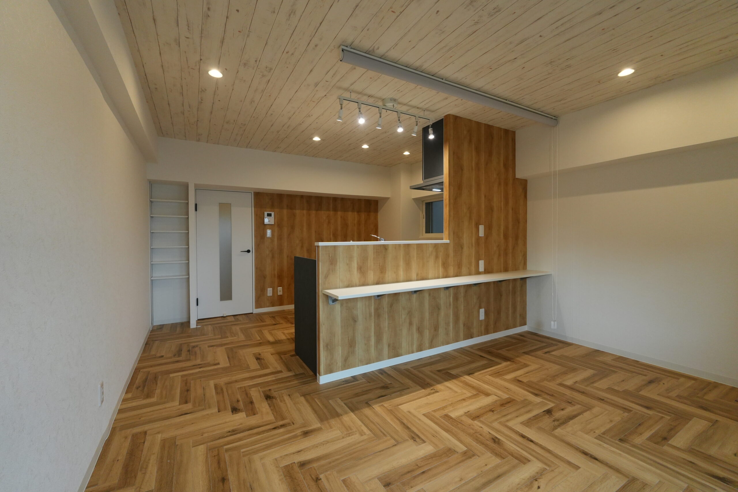 ビフォーアフター_キッチン入口横_可動棚_1LDK