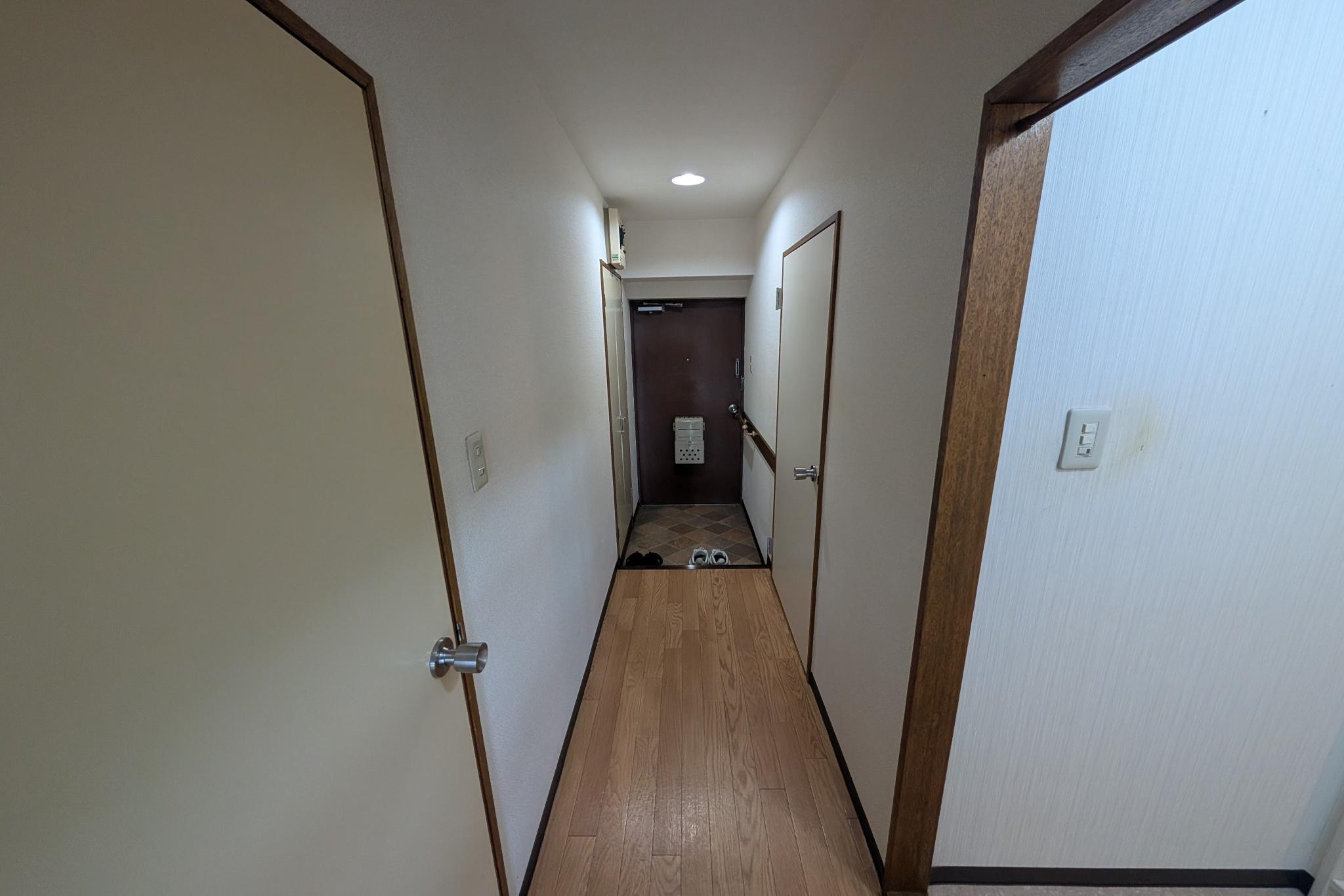 ビフォー_玄関_人感センサー照明_1LDK