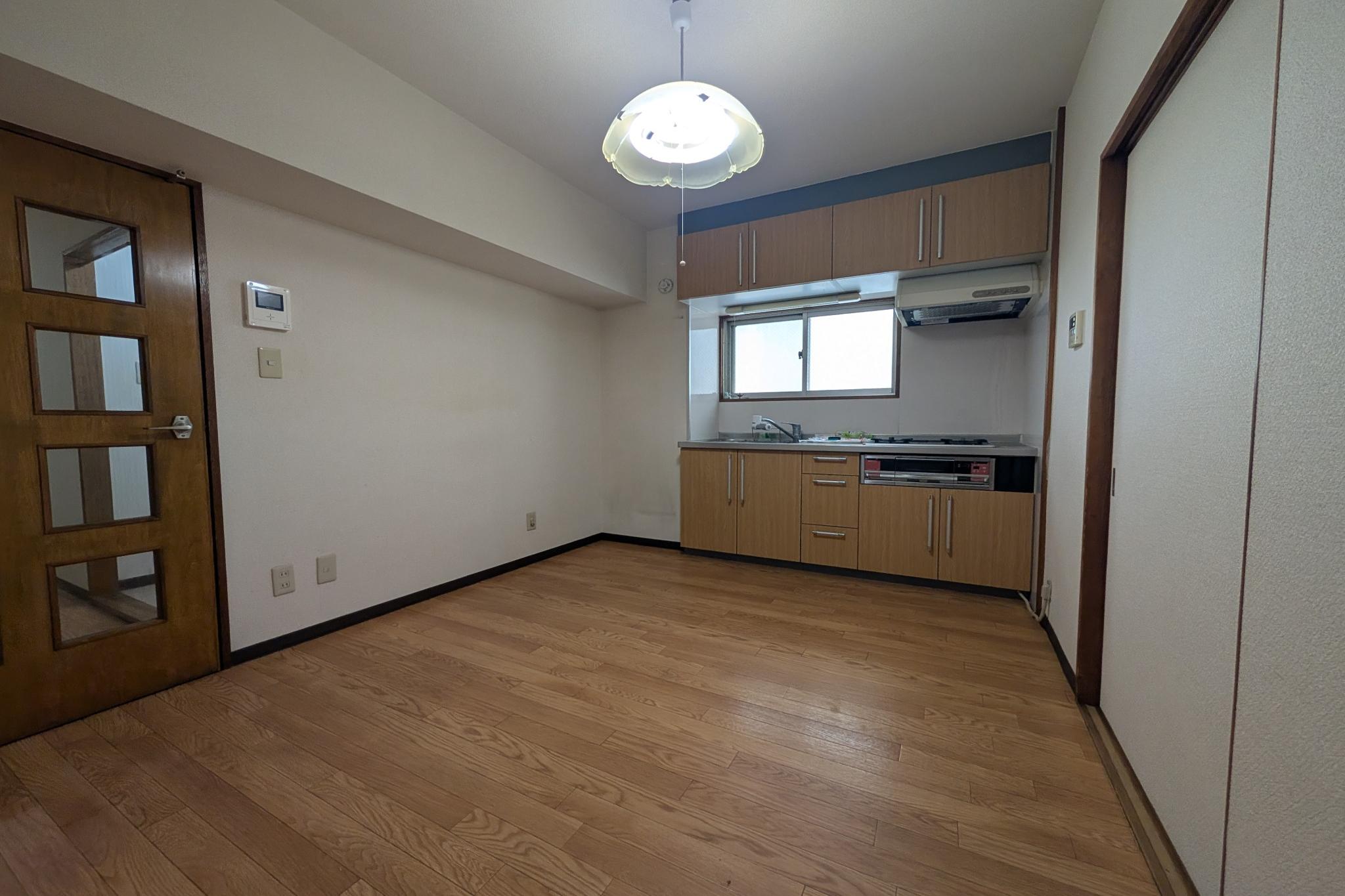 ビフォー_リビング兼寝室_リビング内ベッドスペース_1LDK