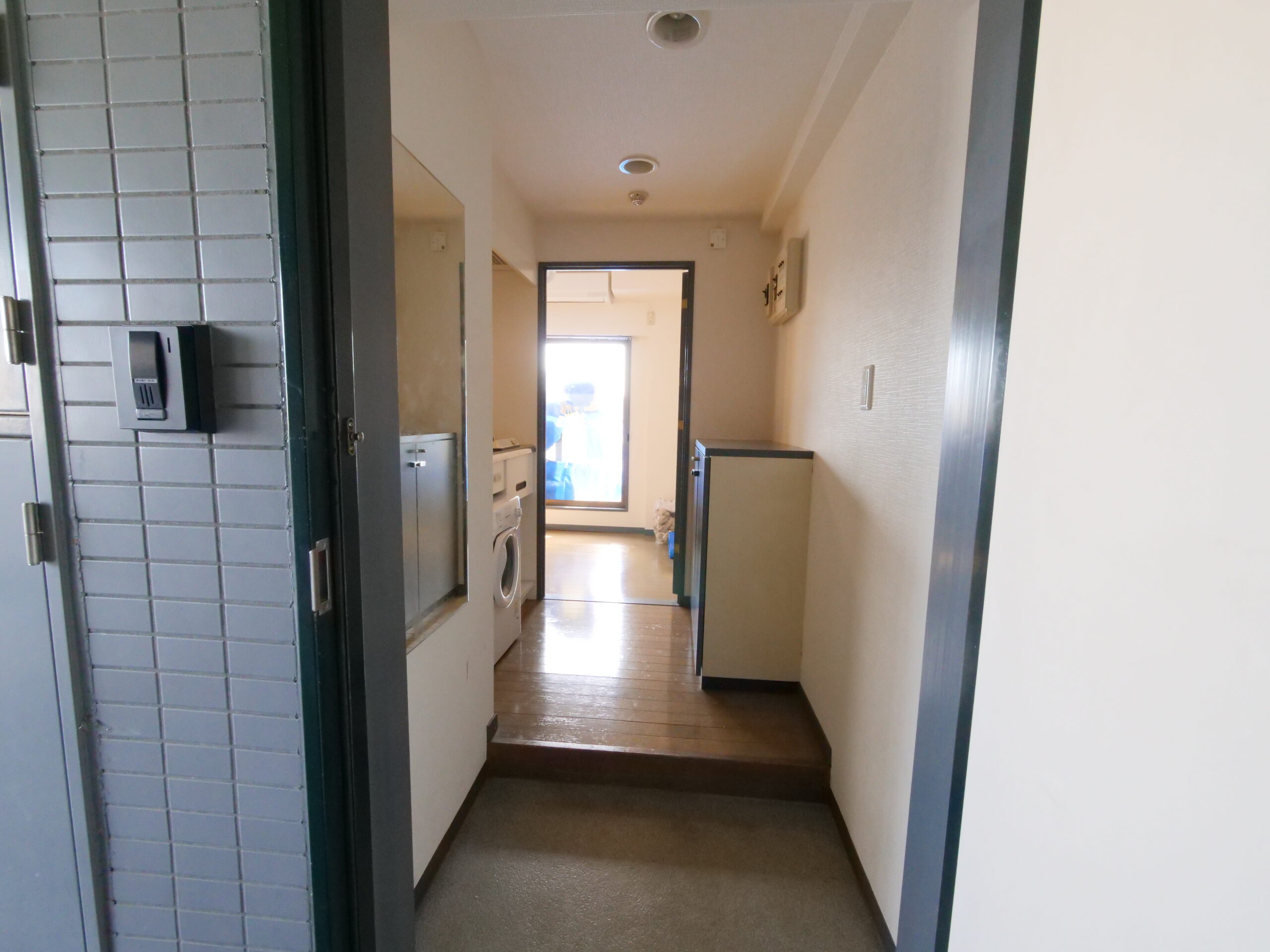 ビフォー_玄関_ウッド調_シューズボックス_１K