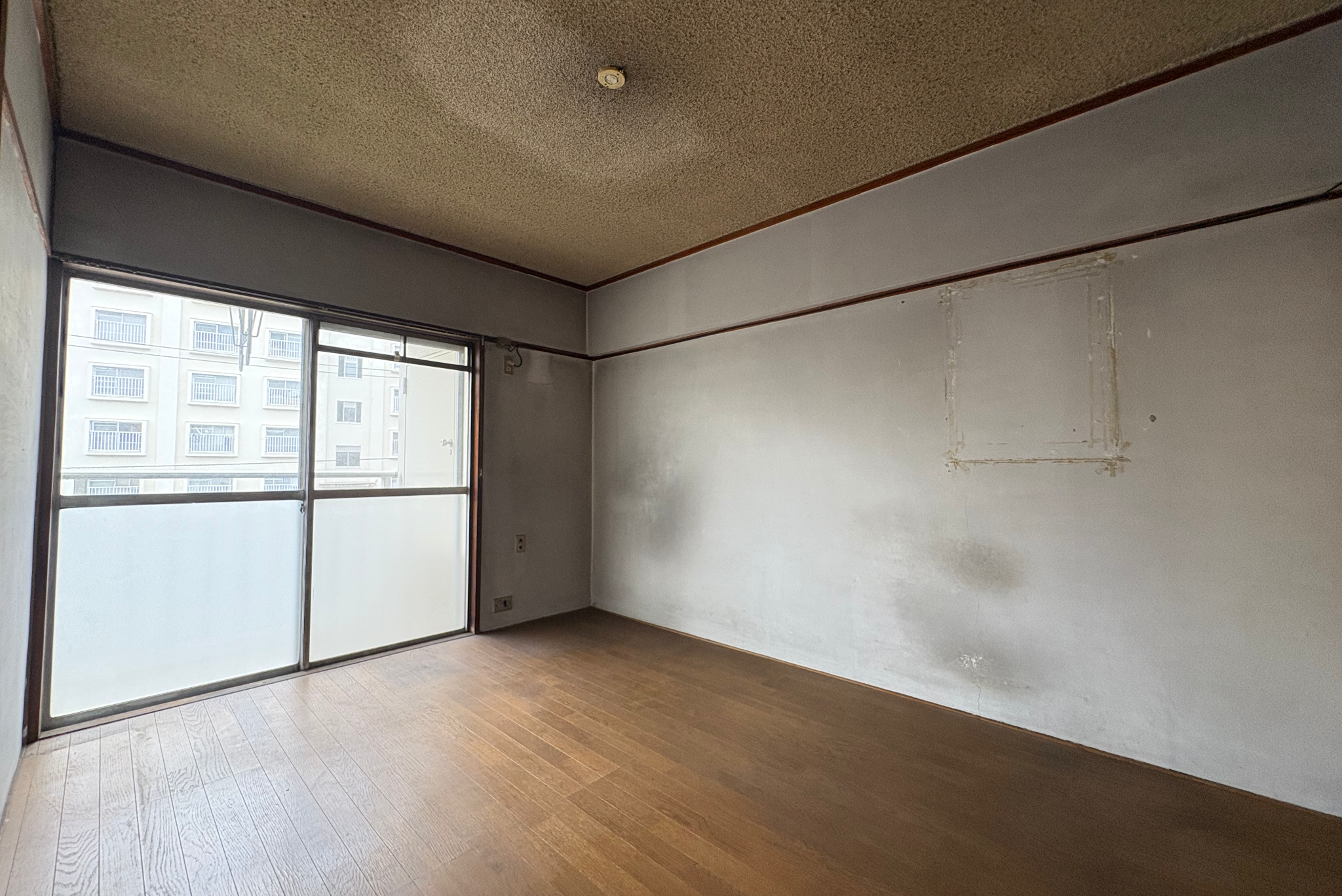 ビフォー_二間続き_天井_カチオン塗装_2DK