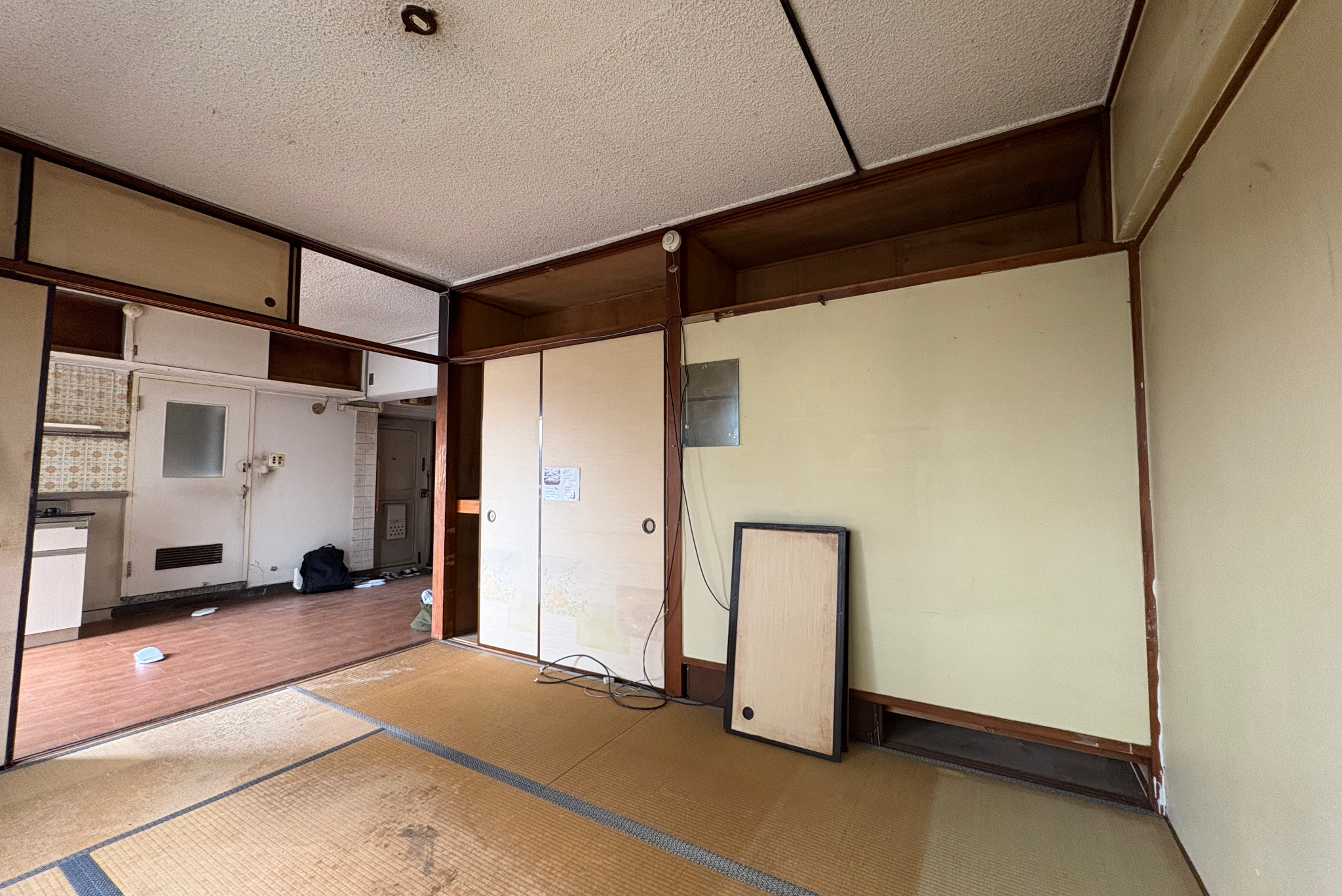 ビフォー_二間続き_天井_コンクリート素地_2DK