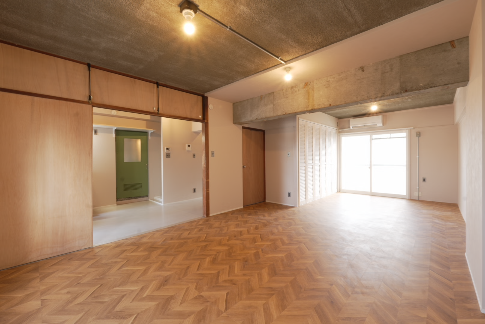 ビフォーアフター_二間続き_天井_コンクリート素地_2DK