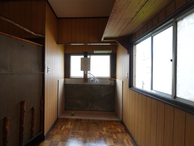 ビフォー_キッチン跡_給湯器_2F_5K