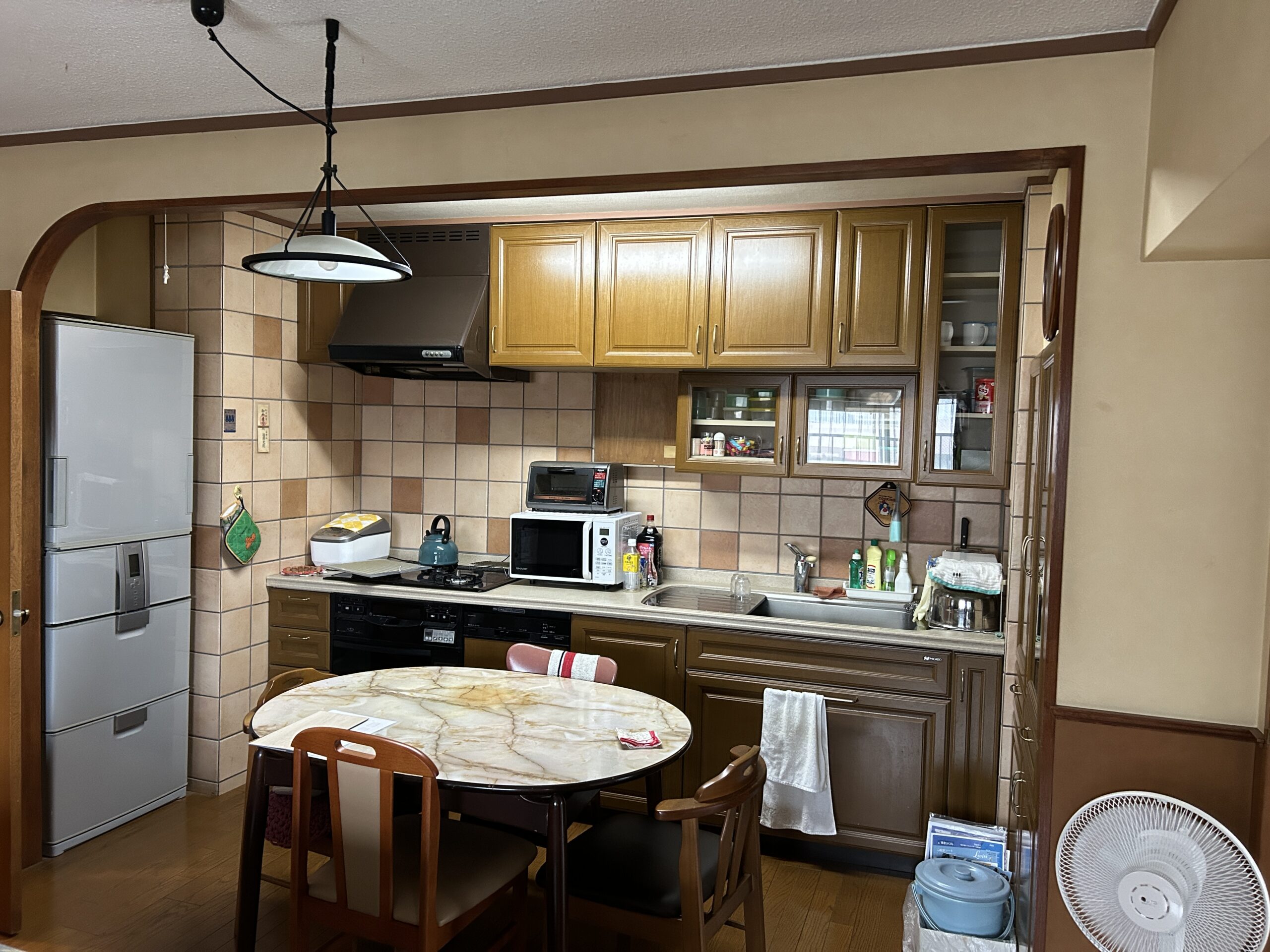 ビフォー_LIXIL_東リ_ロイヤルストーン_アクセントクロス_キッチン_2LDK（WIC）