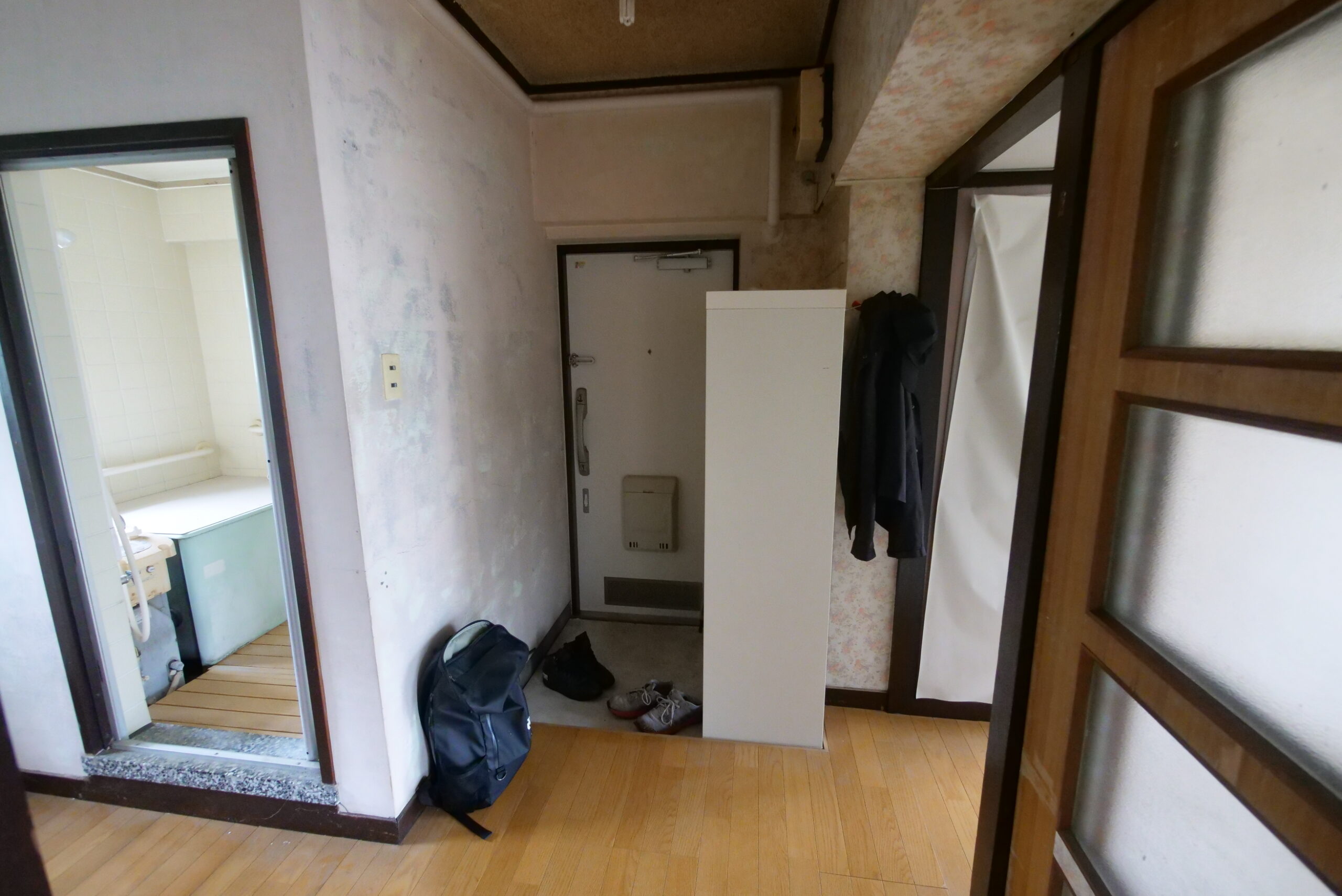 ビフォー_玄関_グレー調_1LDK