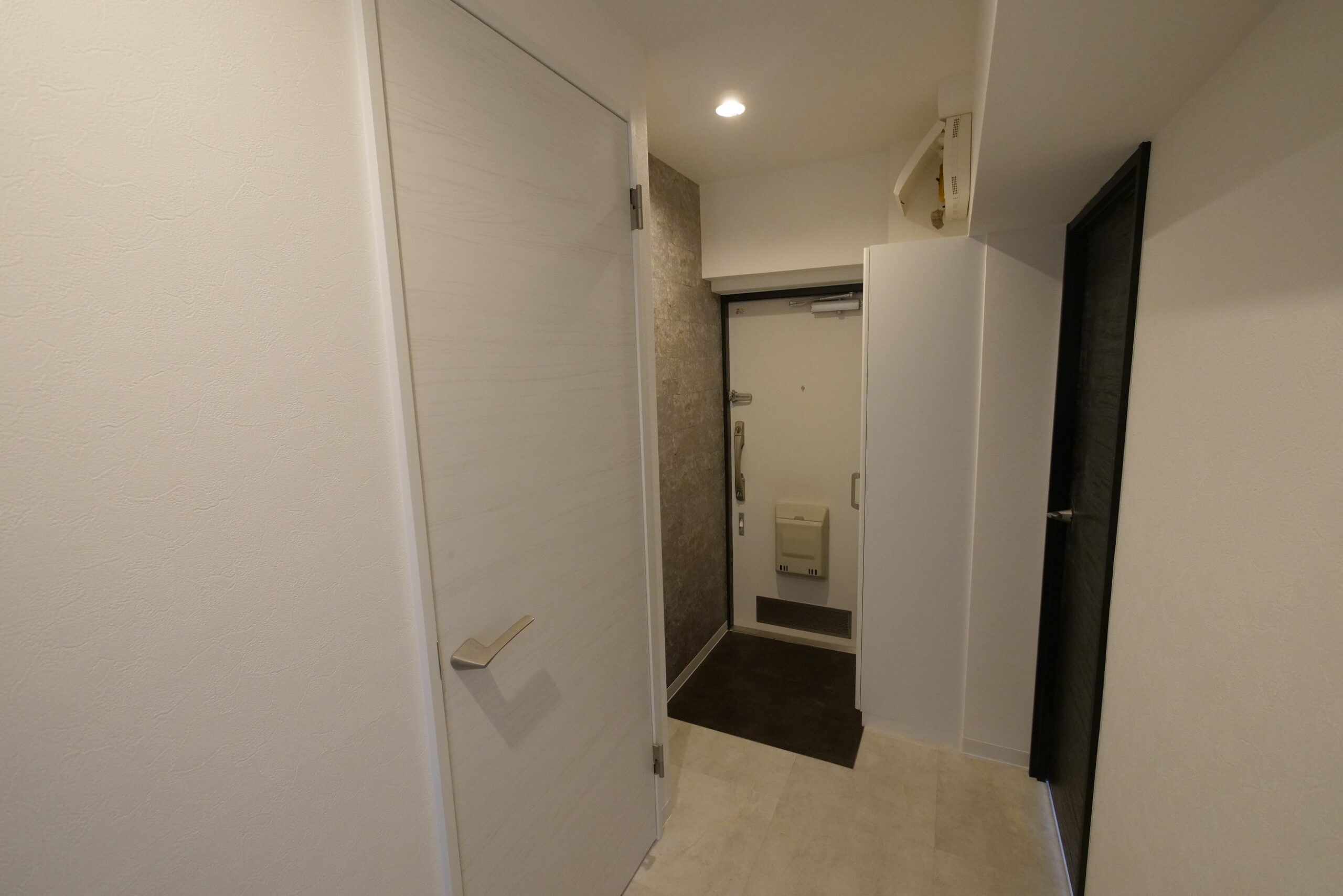 ビフォーアフター_玄関_グレー調_1LDK