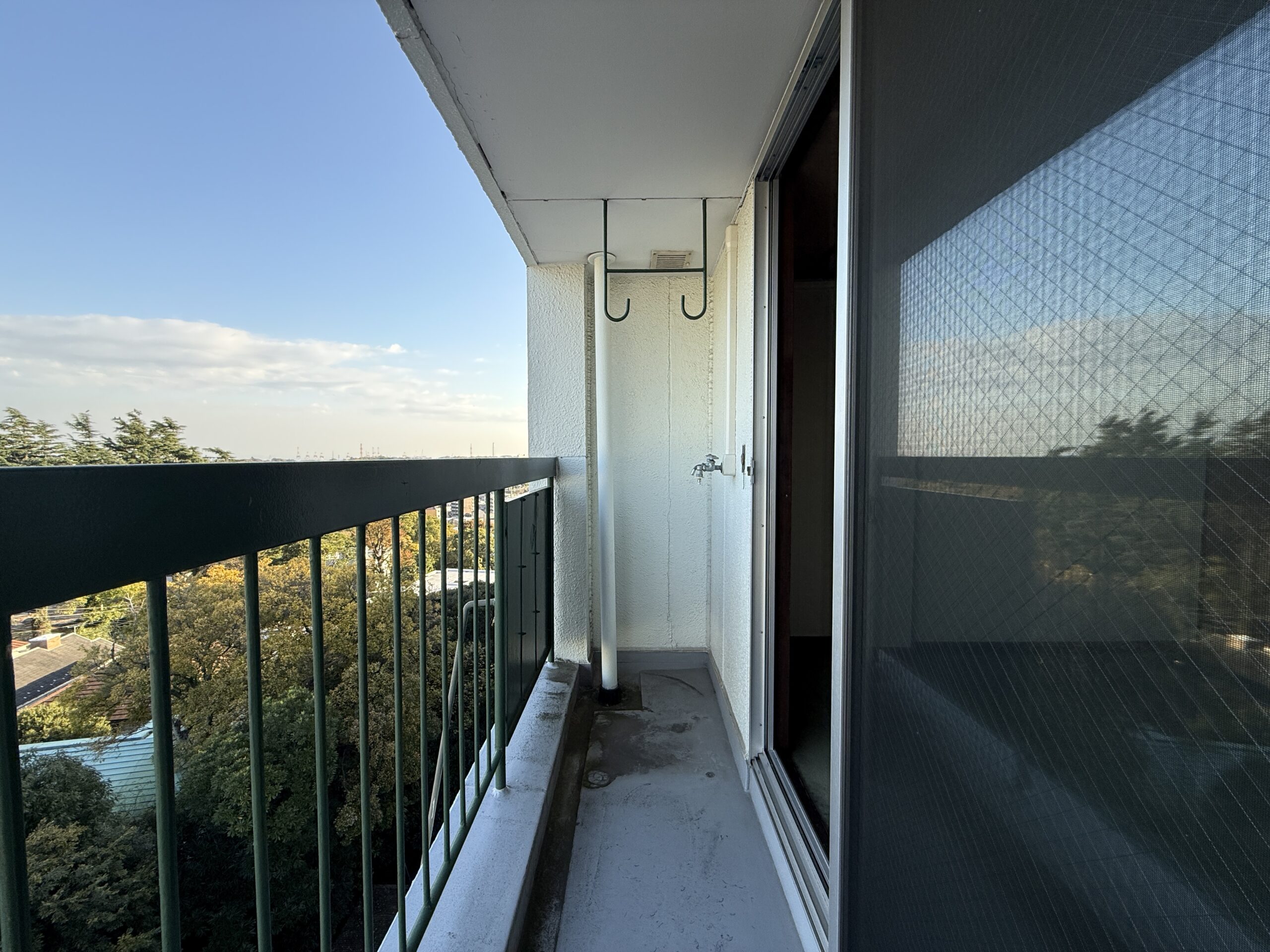 ビフォー_屋外洗濯機置き場_ワンルーム