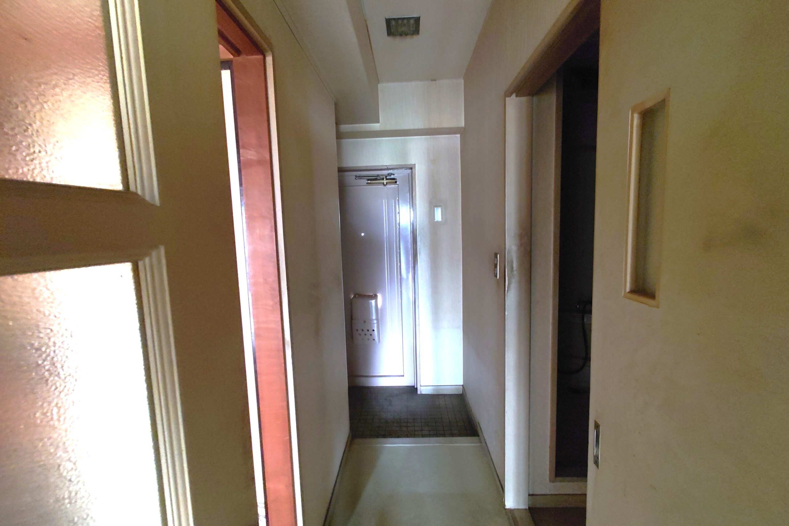 ビフォー_玄関_昭和の団地_1LDK