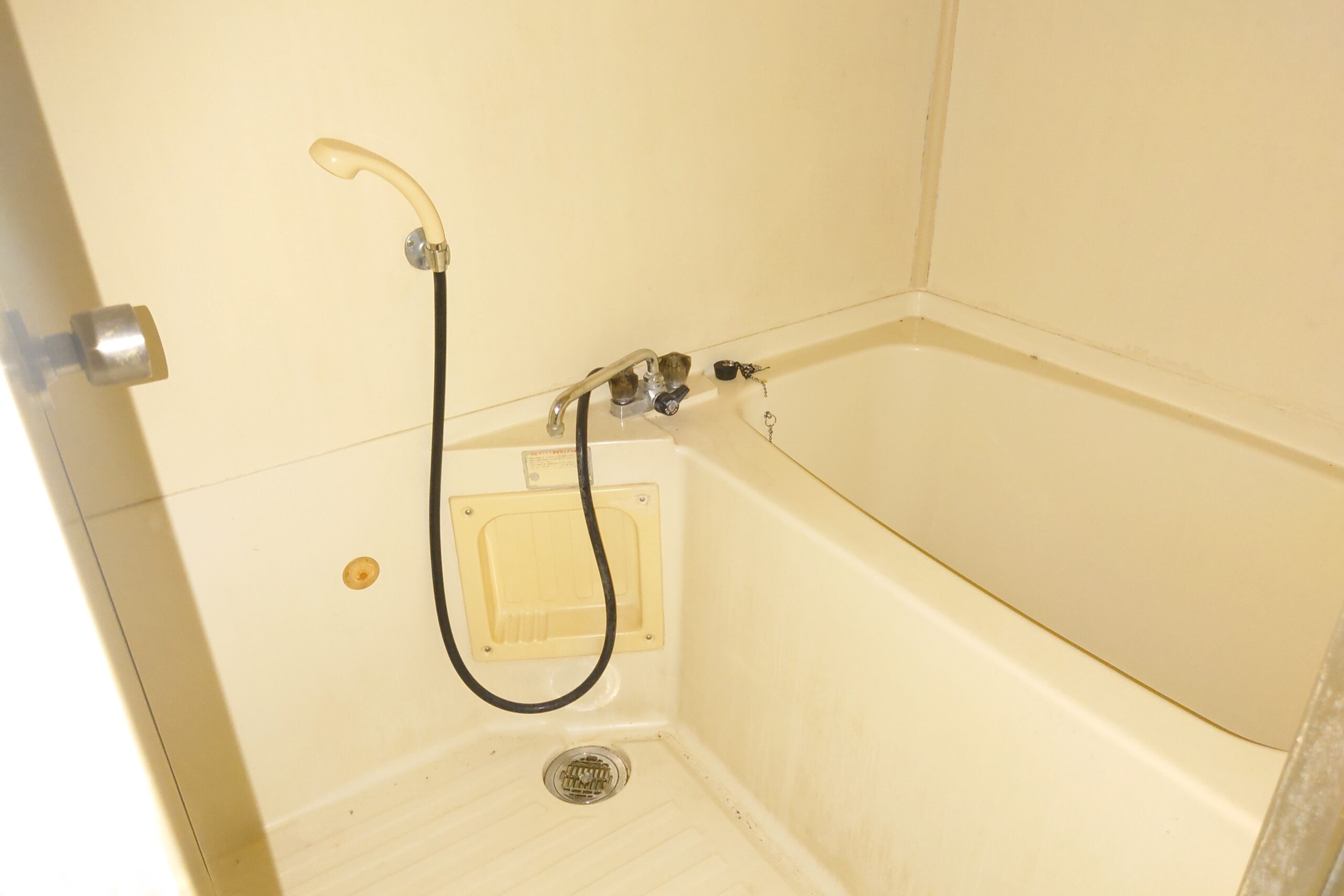 ビフォー_浴室_リクシル_リノビオPタイプ_昭和の団地_1LDK