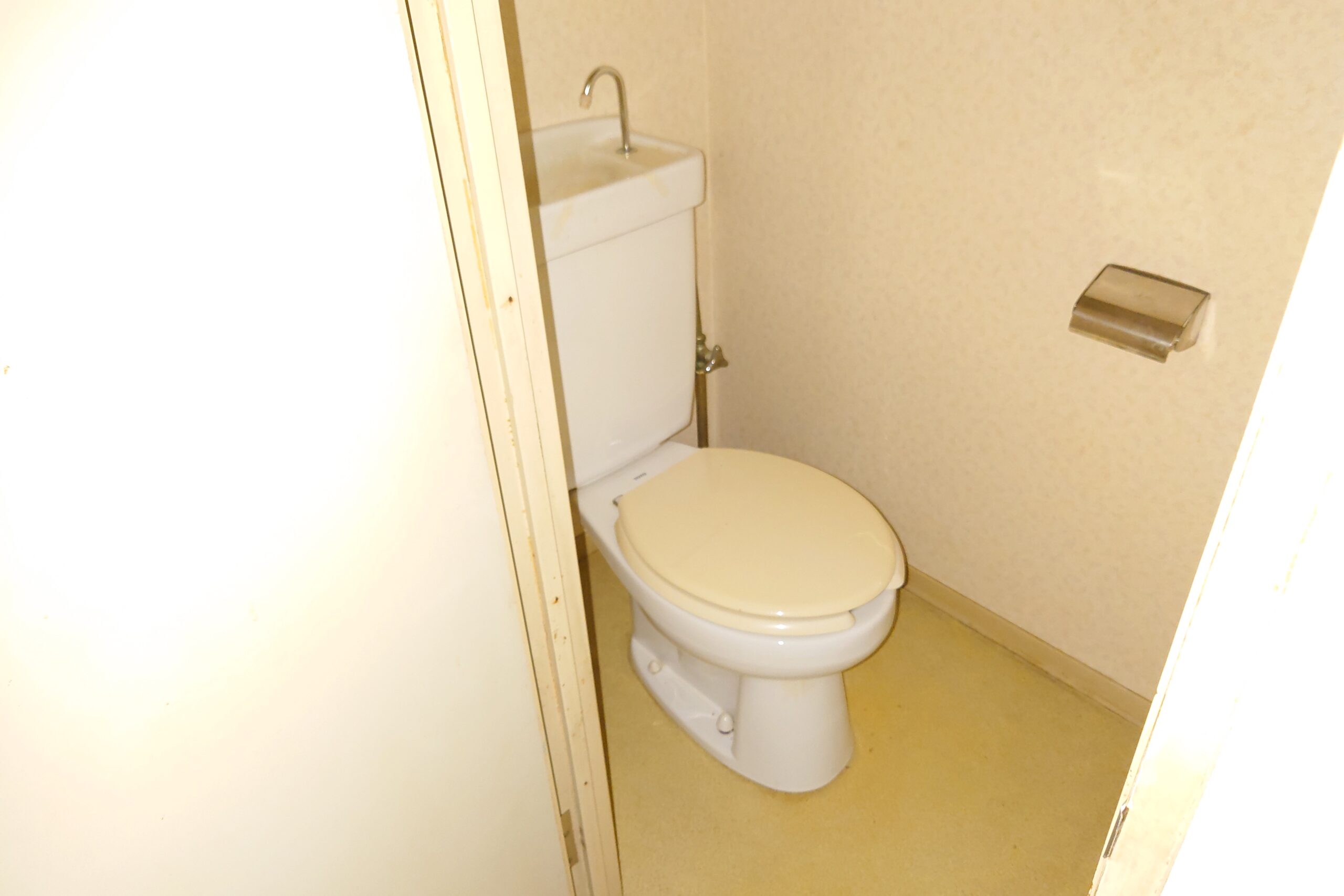 ビフォー_トイレ_リクシル_アメージュ便器_昭和の団地_1LDK