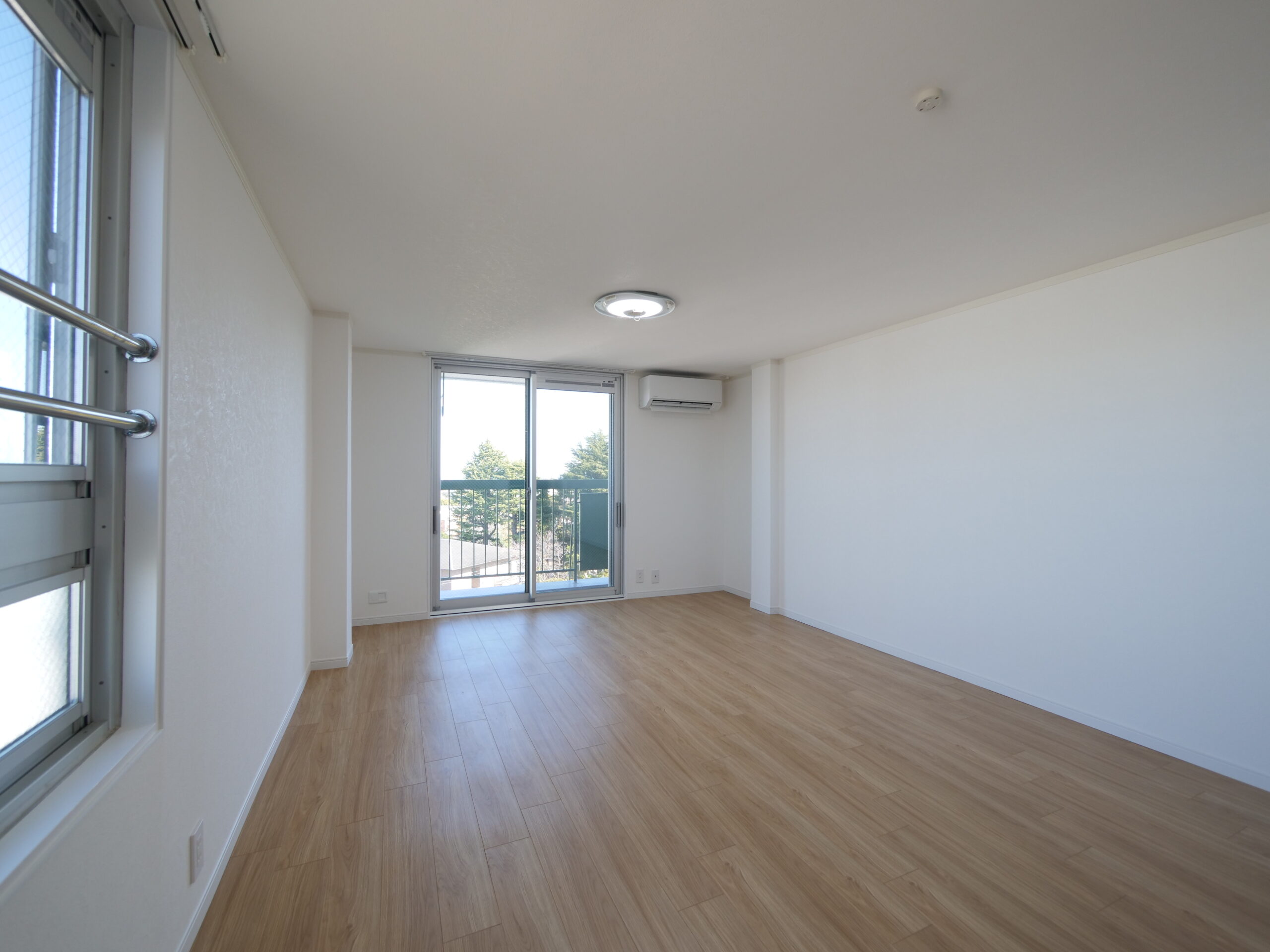 ビフォーアフター_リビング_エアコン新設_ワンルーム