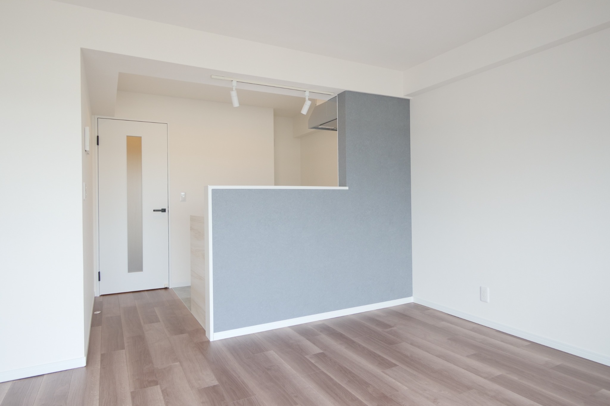 ビフォーアフター_キッチン_アクセントクロス_腰壁_昭和の団地_1LDK