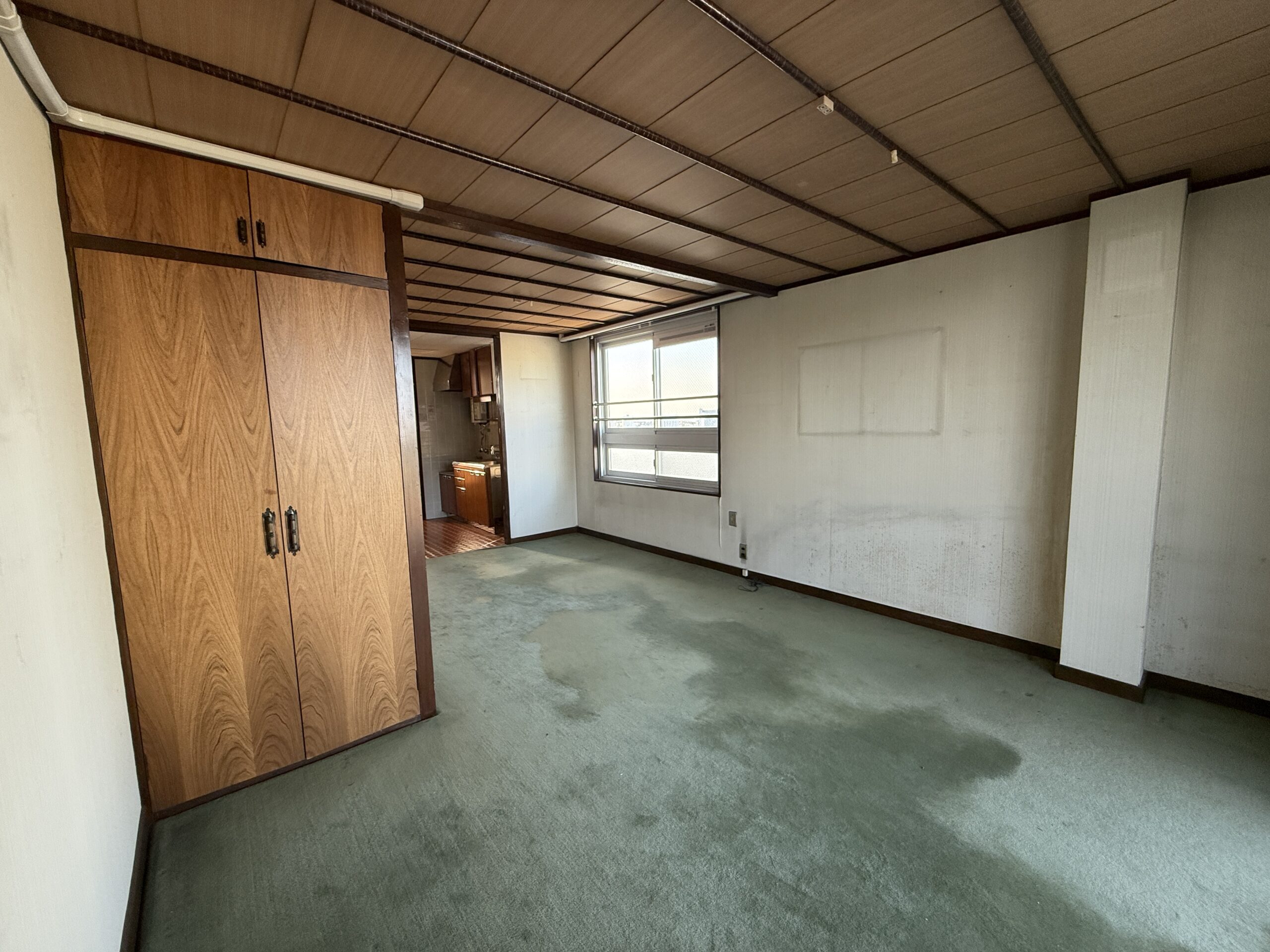 ビフォー_リビング_オープン収納_ピクチャーレール_ワンルーム