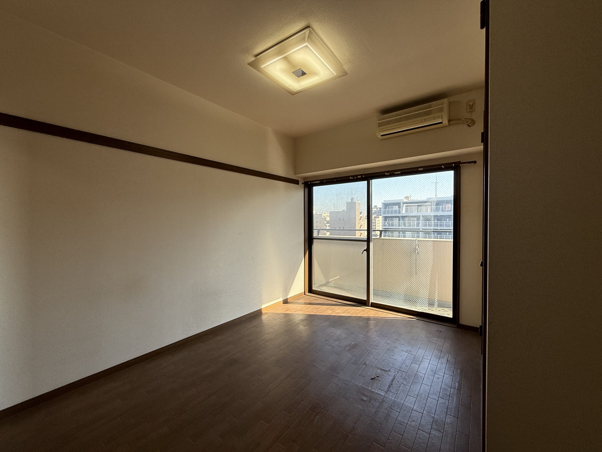 ビフォー_玄関横洋室_2LDK