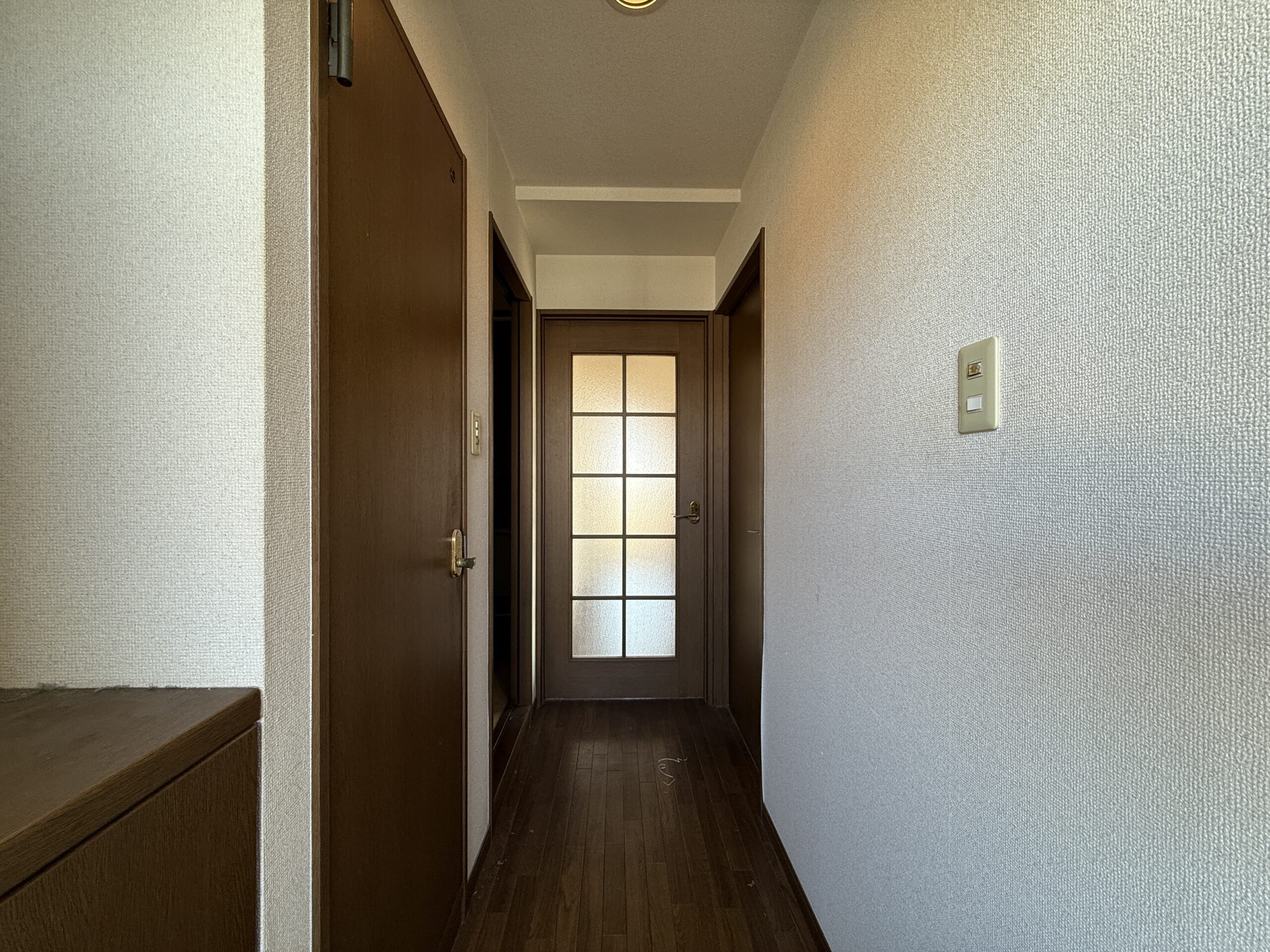 ビフォー_玄関_人感センサー照明_2LDK