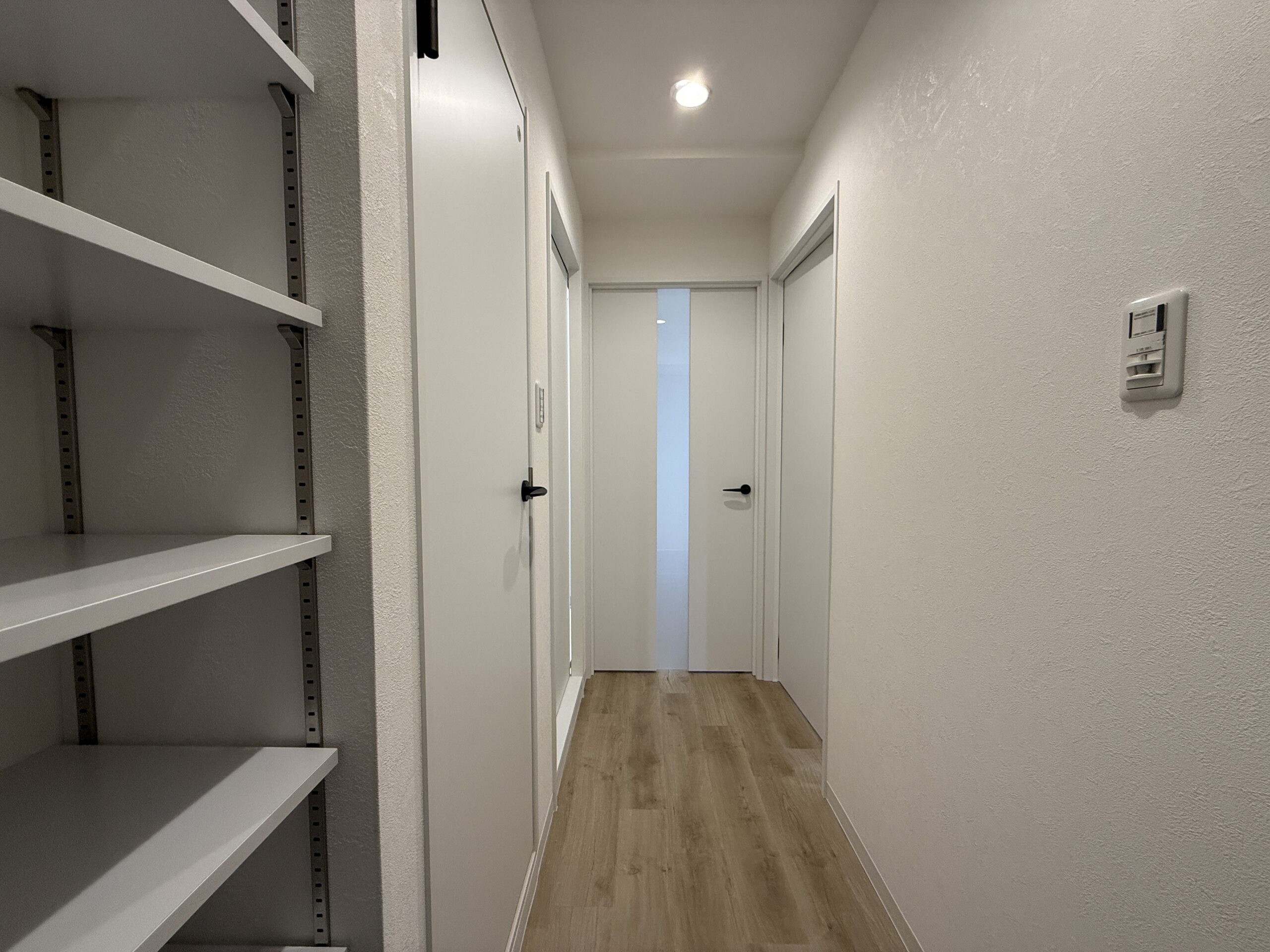 ビフォーアフター_玄関_人感センサー照明_2LDK