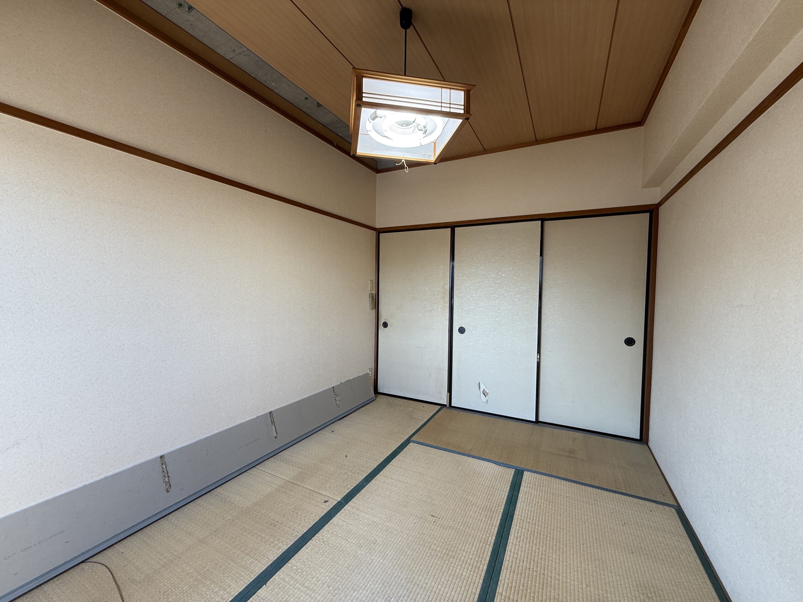 ビフォー_洋室_パナソニック_ベリティス_しっくいホワイト_2LDK