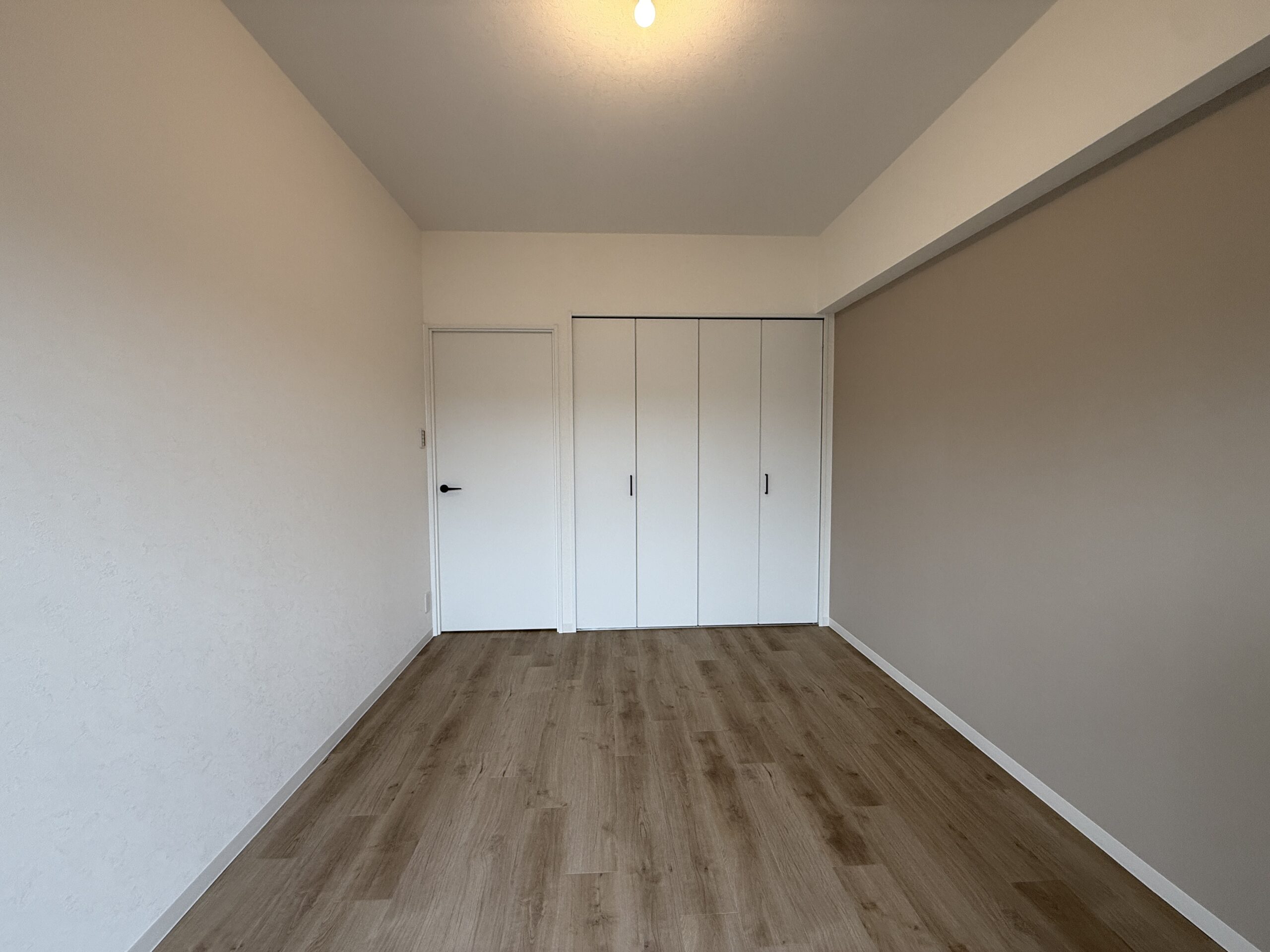 ビフォーアフター_洋室_パナソニック_ベリティス_しっくいホワイト_2LDK