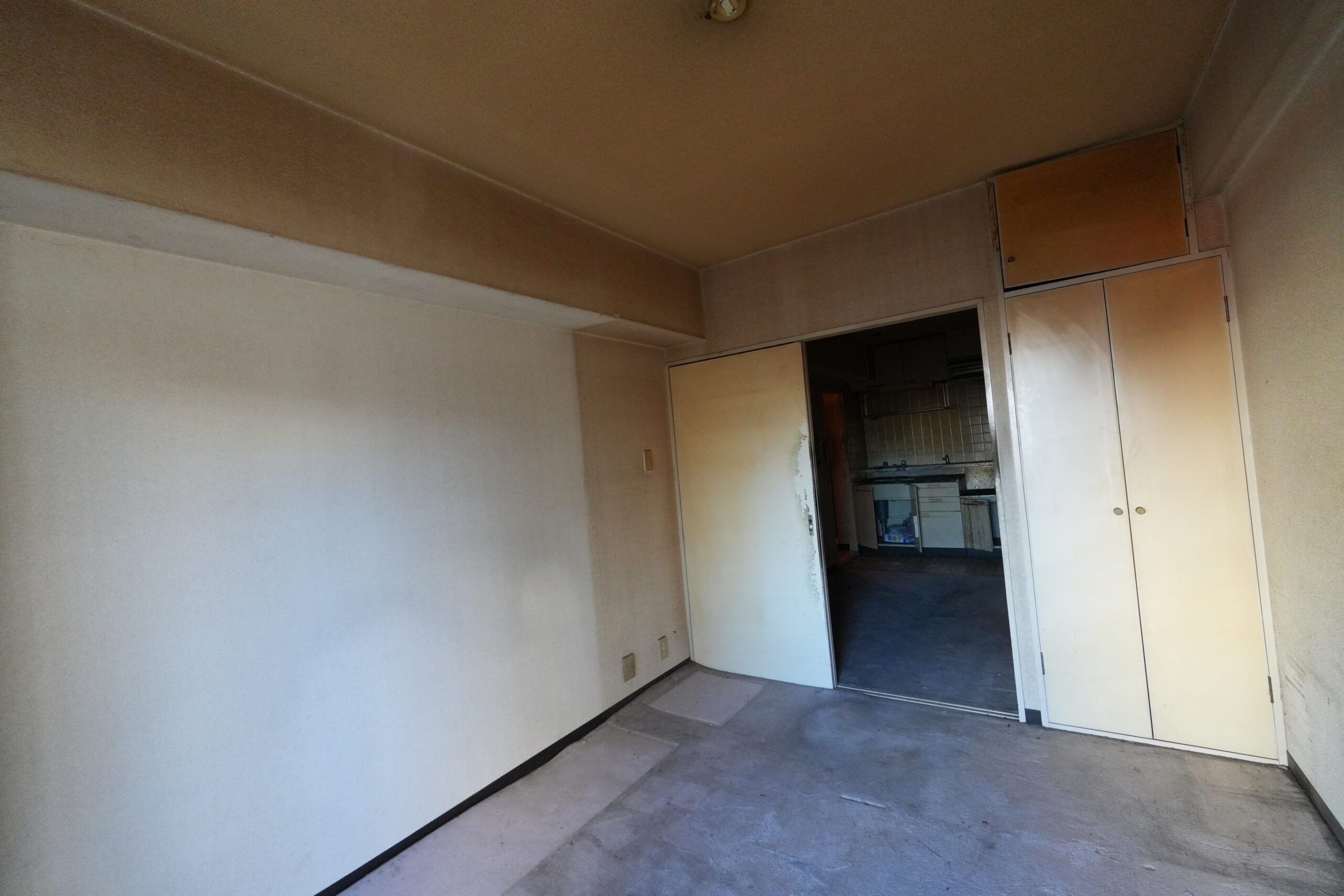 ビフォー_居室_3枚引き戸_1DK