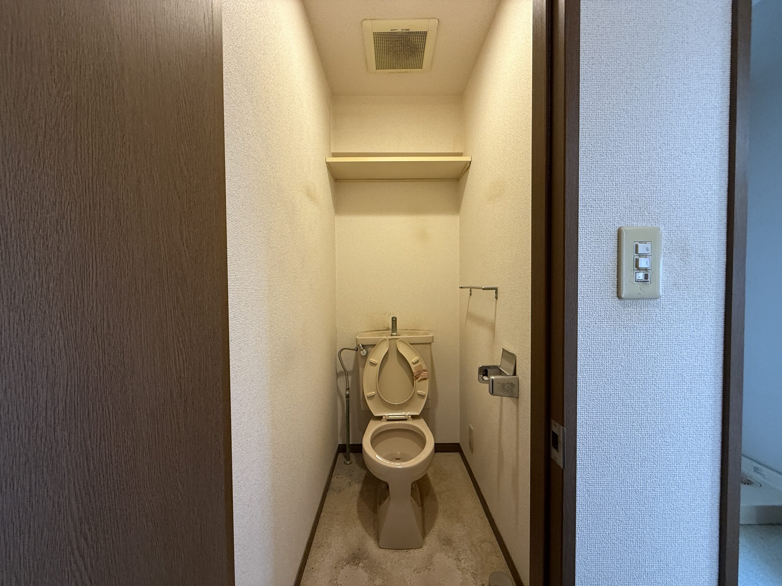 ビフォー_トイレ_LIXIL_アメージュ便器_2LDK