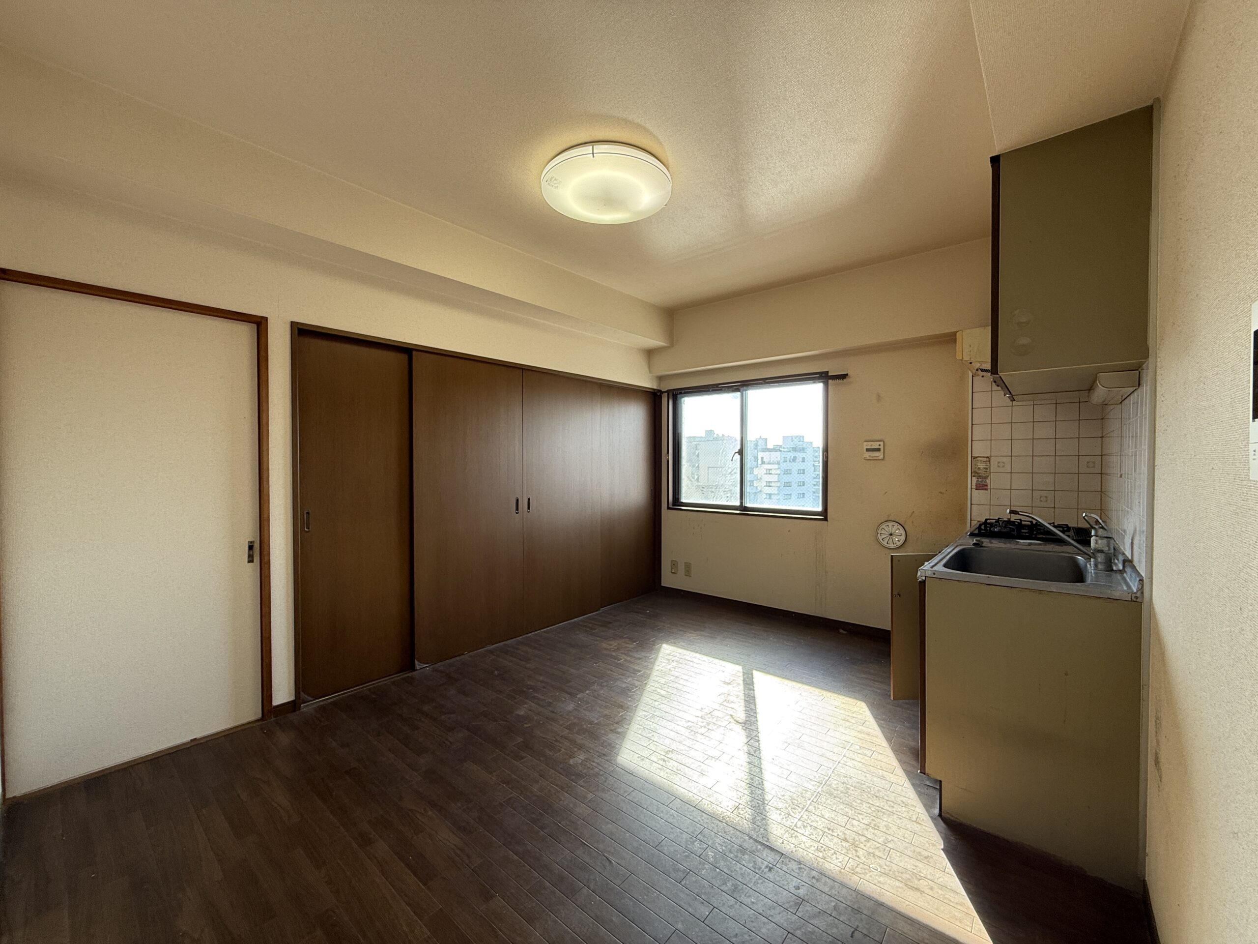 ビフォー_キッチン_LIXIL_シエラS_2100サイズ_アイランドキッチン_2LDK