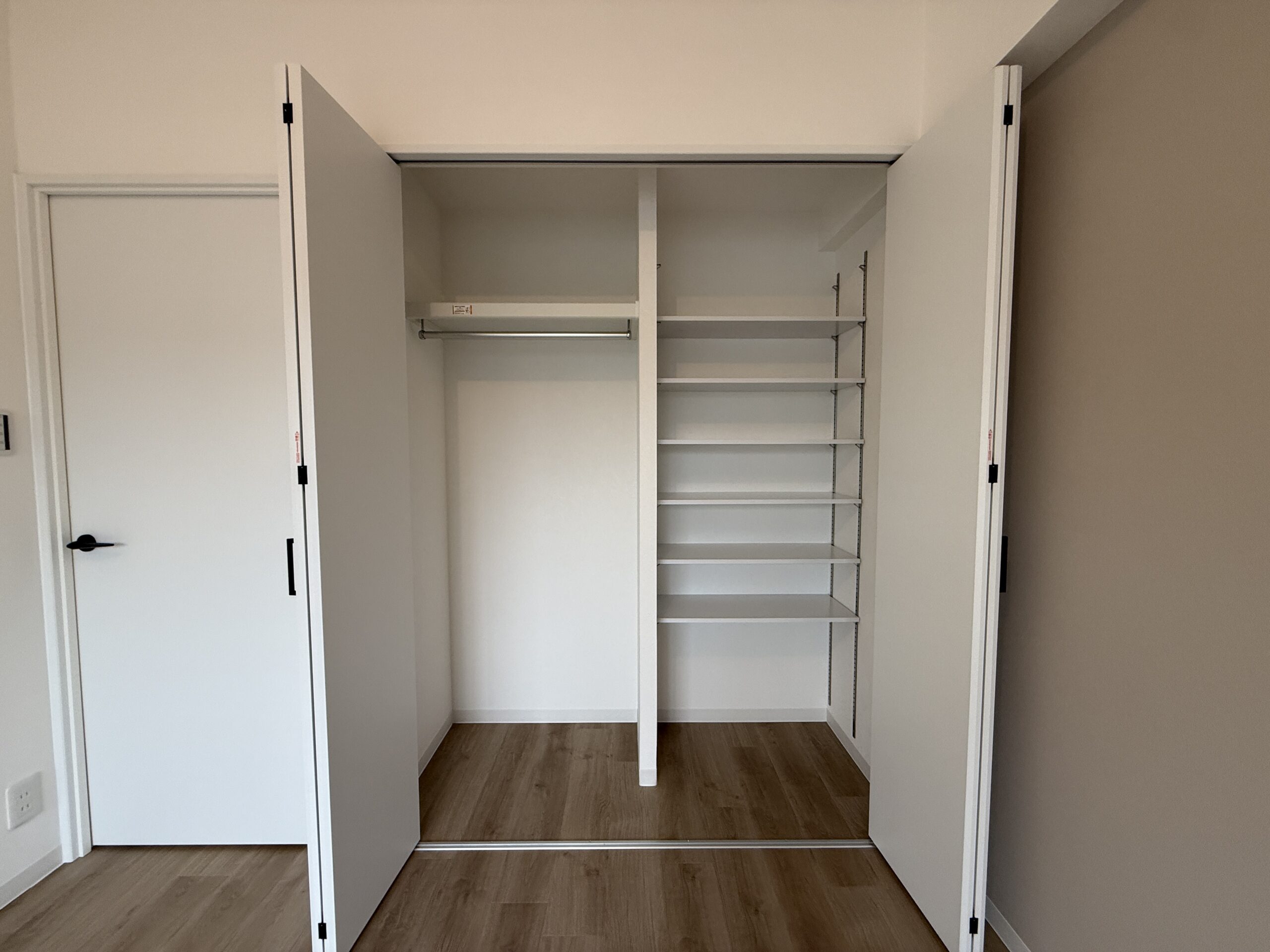 ビフォーアフター_洋室_押入れ解体_クローゼット_2LDK