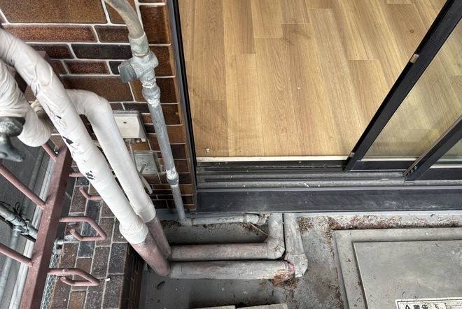 ビフォー_旧配管_バルコニー_サッシ_1LDK