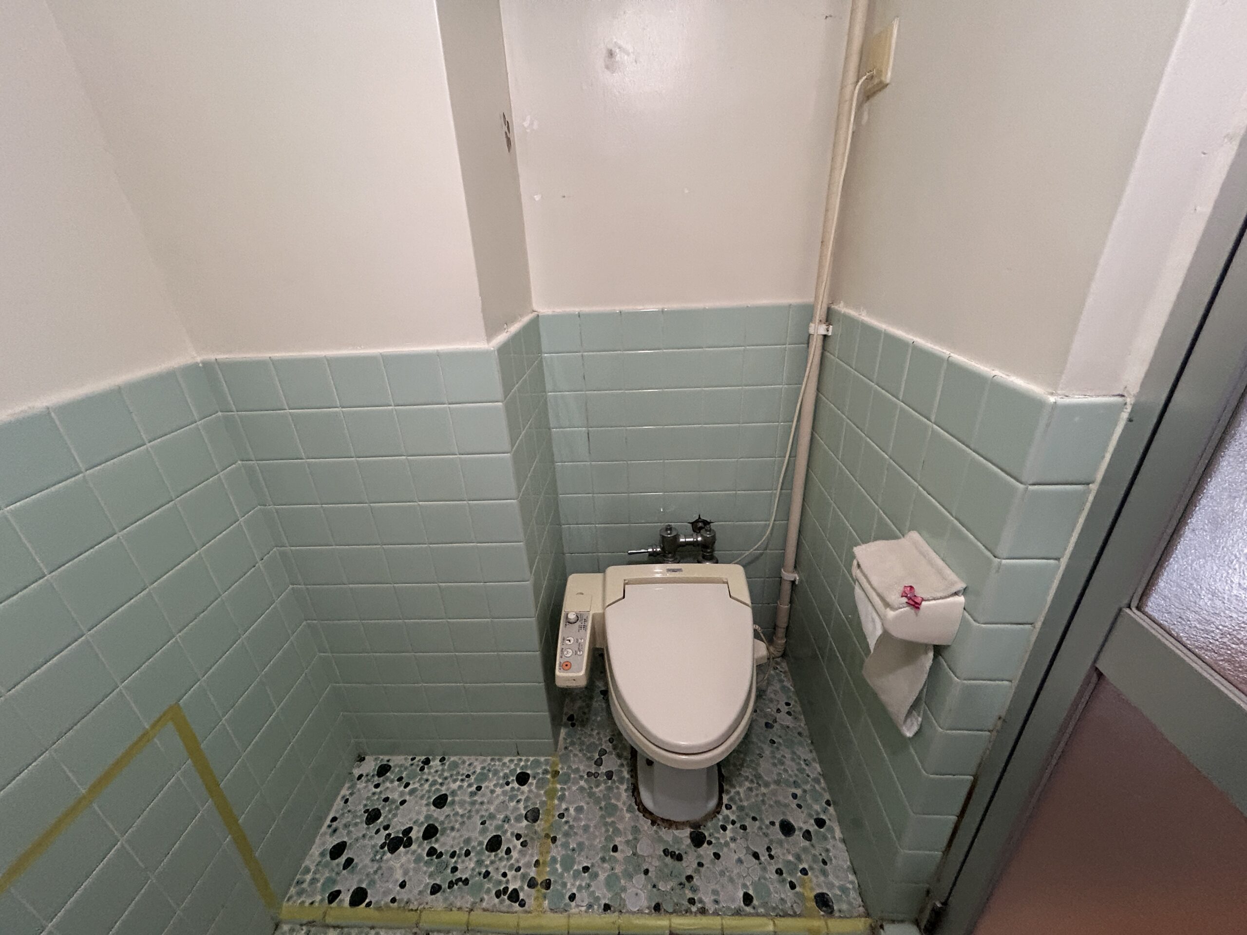 ビフォー_TOTO_トイレウォシュレット付き_１K