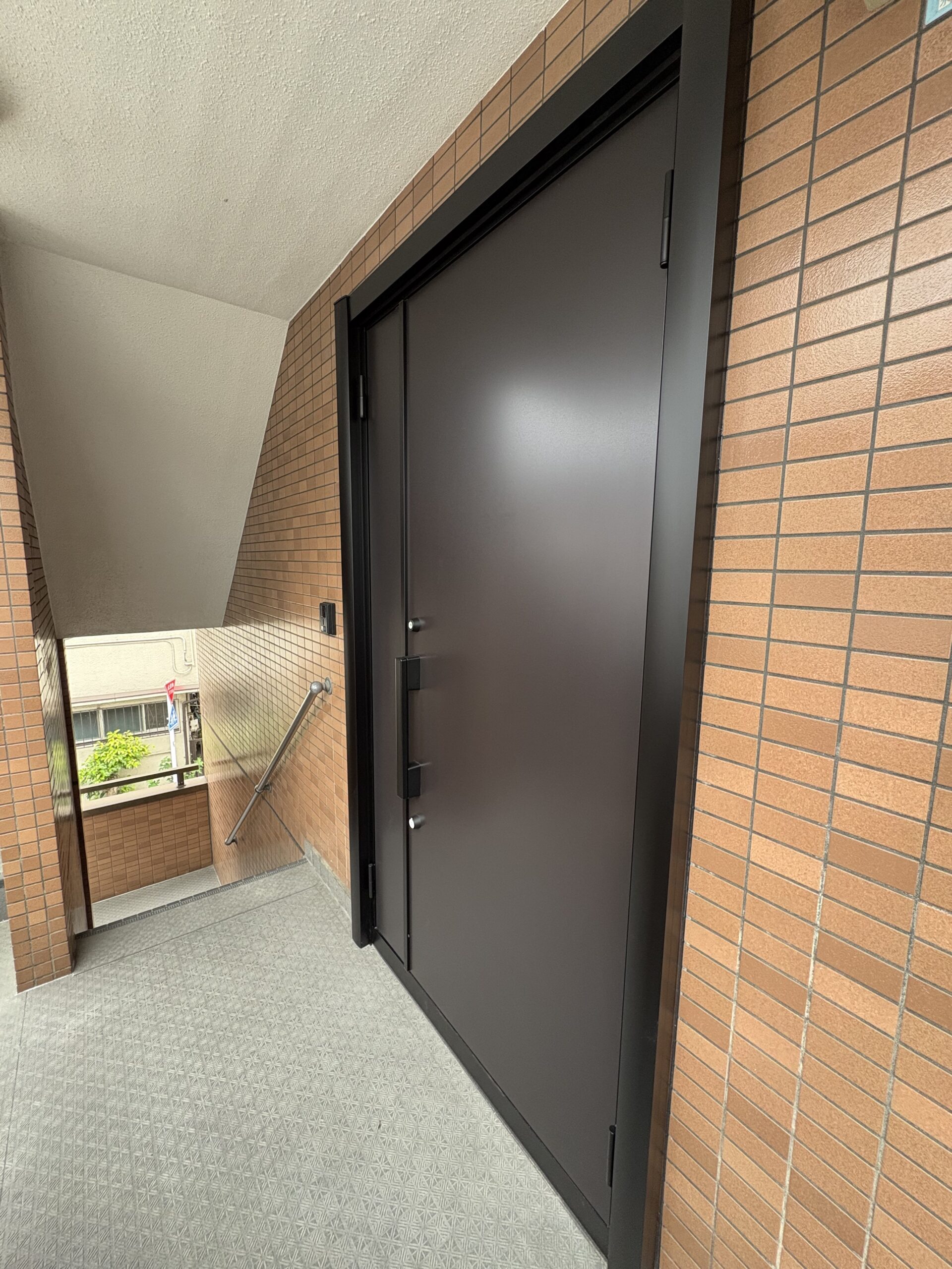ビフォーアフター_玄関_扉_カバー工法_２LDk